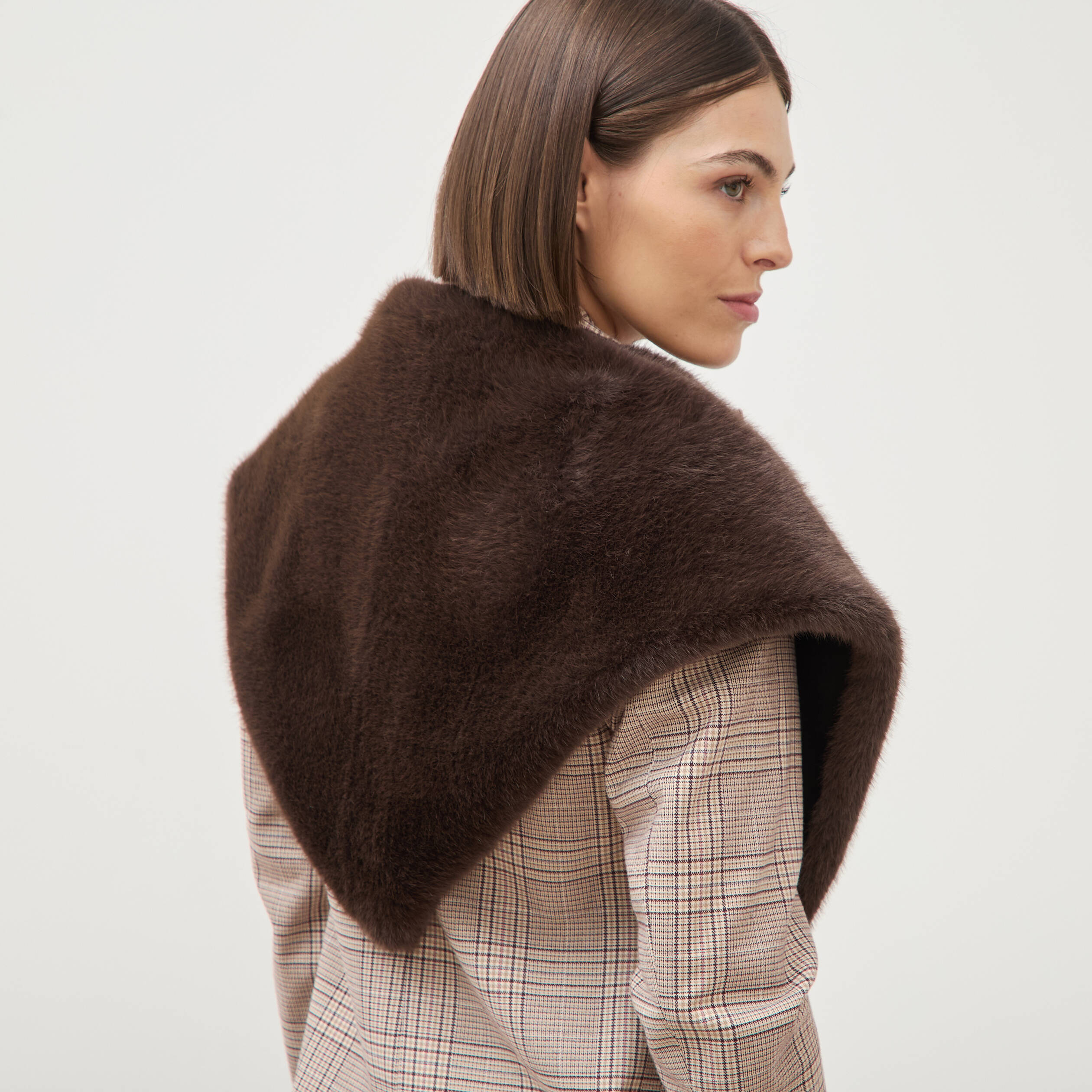 Col en fausse fourrure doubl&eacute; marron fonc&eacute; femme