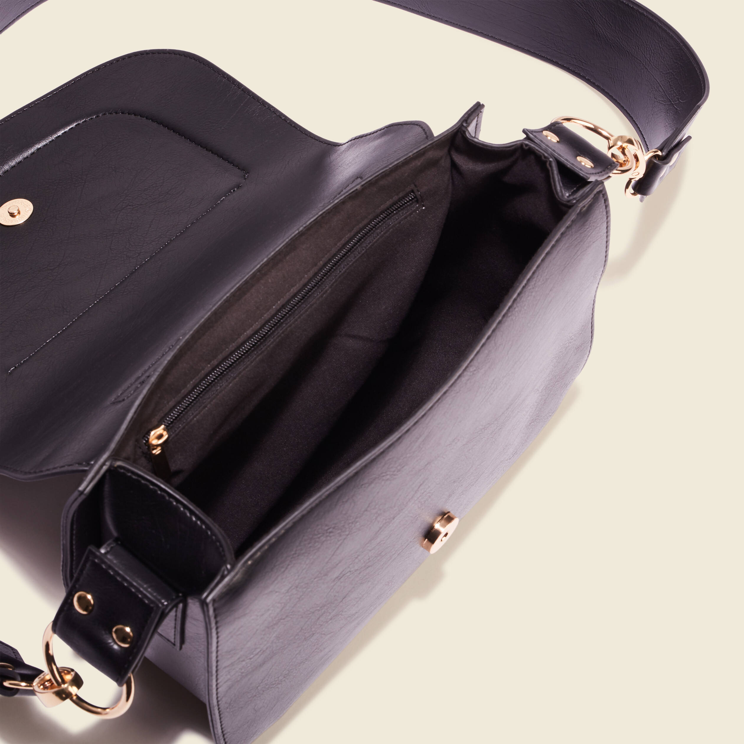 Sac bandoulière à clous noir femme