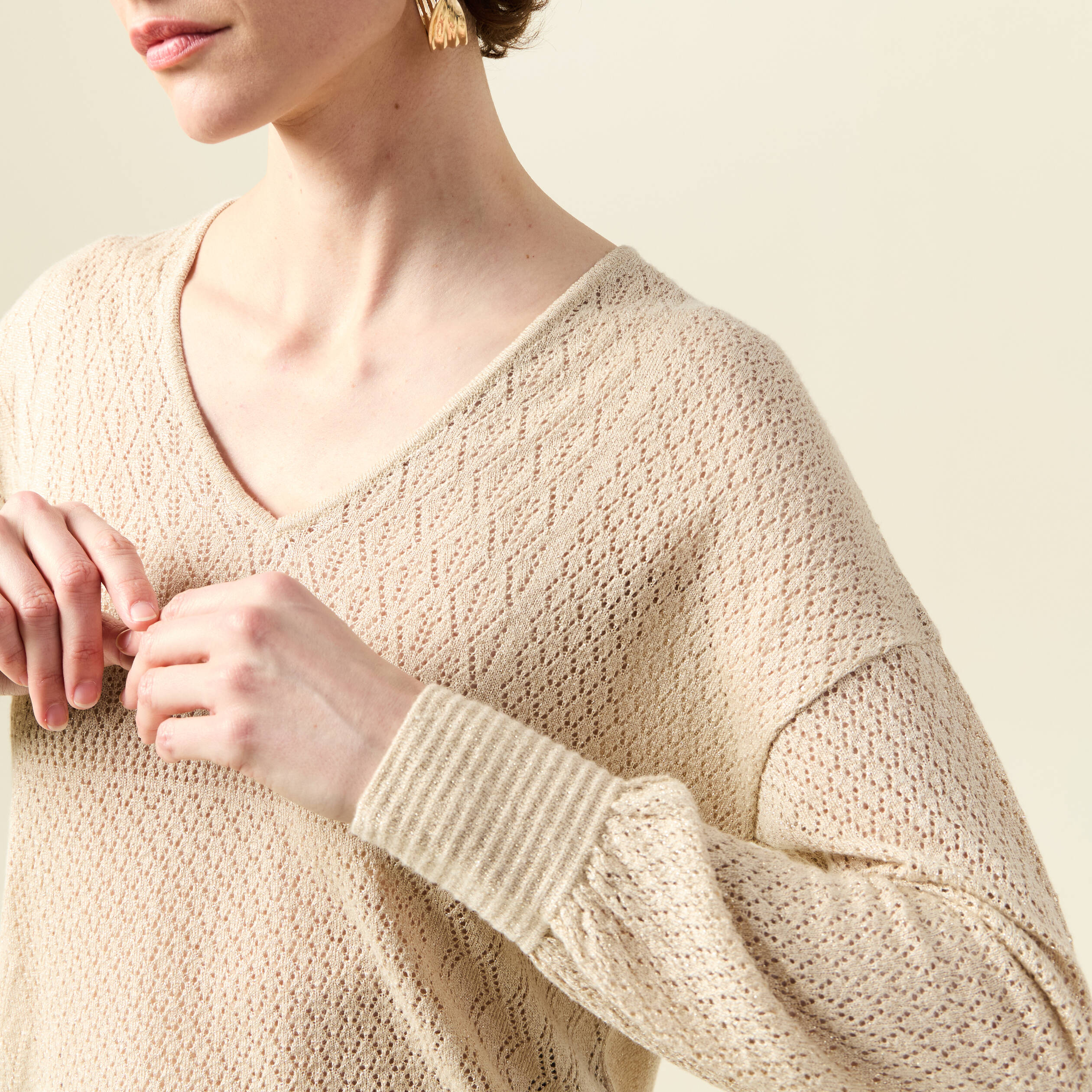 Pull manches longues ajour&eacute; creme femme