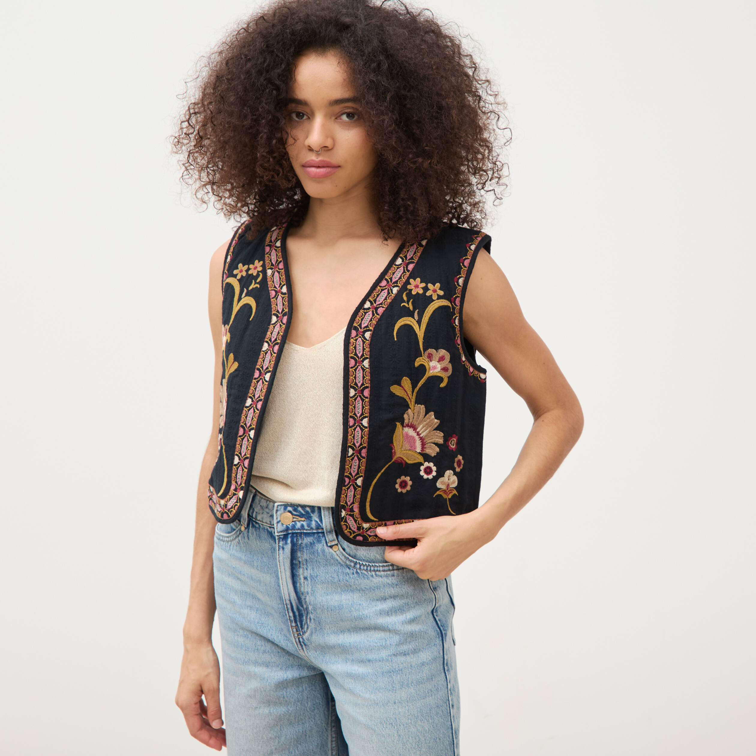 Gilet droit court sans manches doubl&eacute; noir femme
