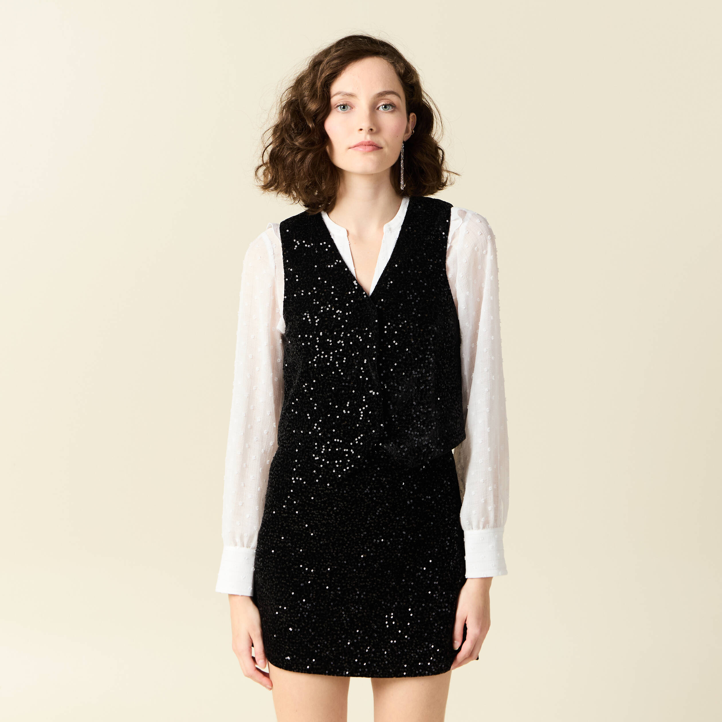 D&eacute;bardeur sans manches sequins noir femme