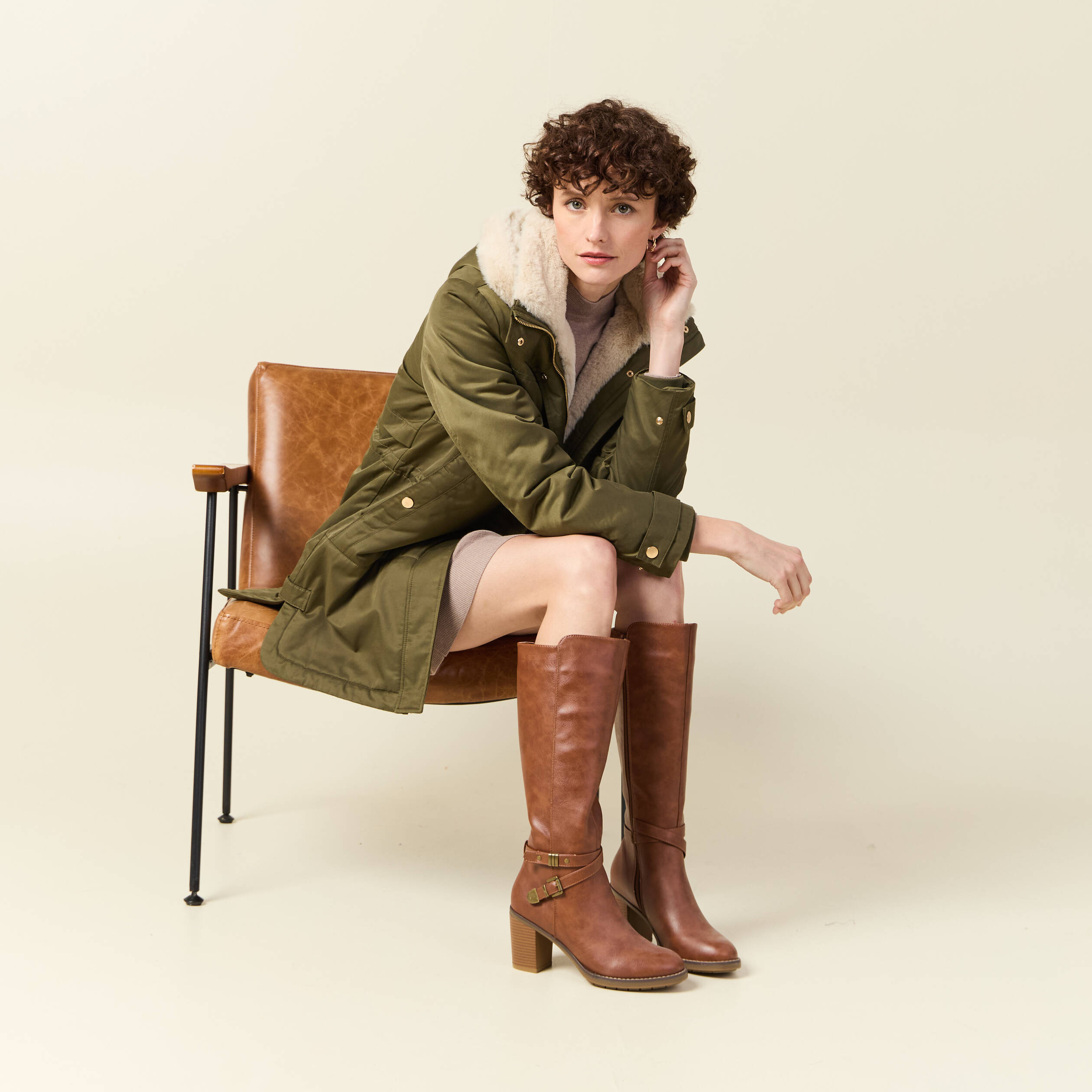 Parka droite à capuche vert kaki femme