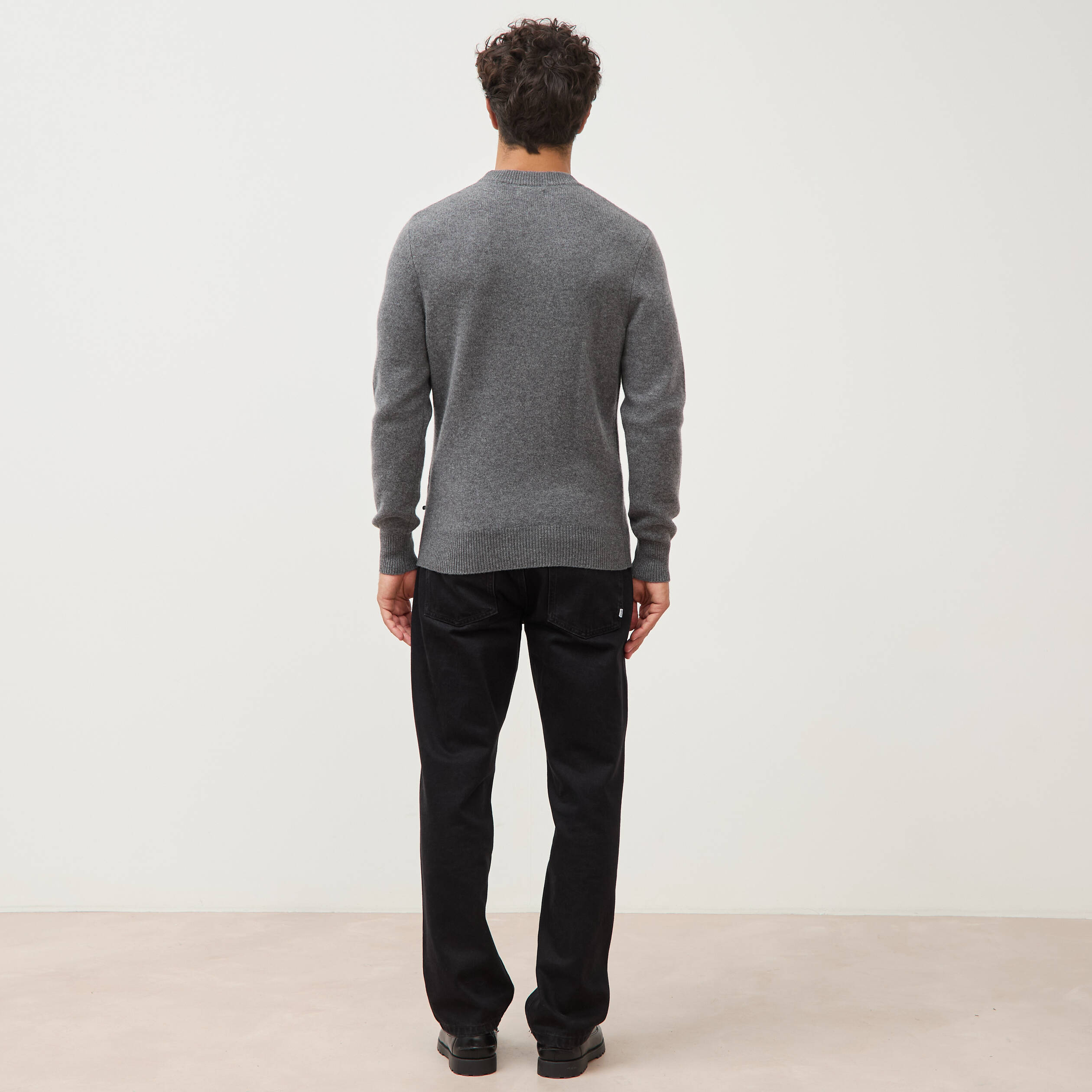 Pull droit col rond manches longues gris fonc&eacute; homme