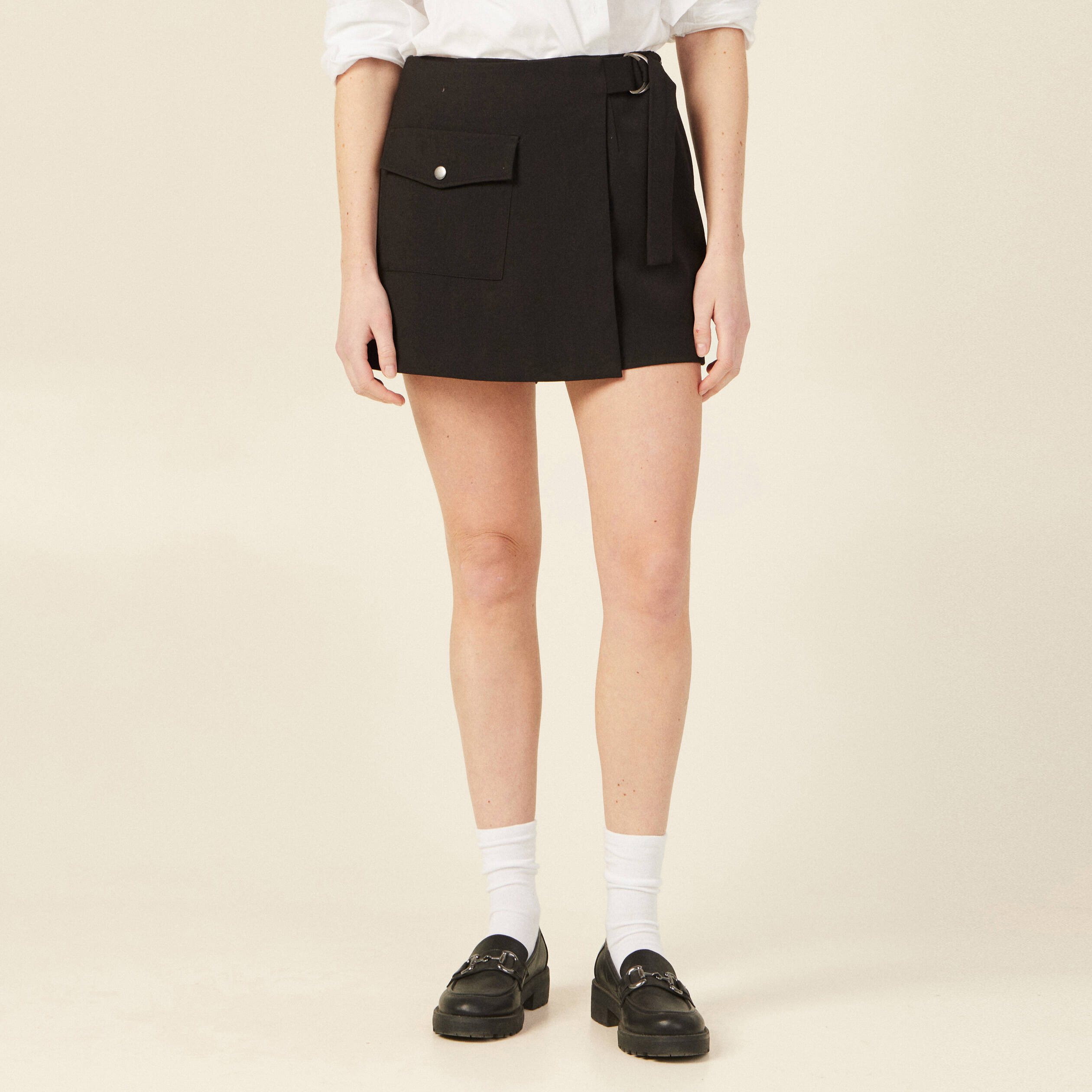Jupe-short cargo avec boucle noir femme