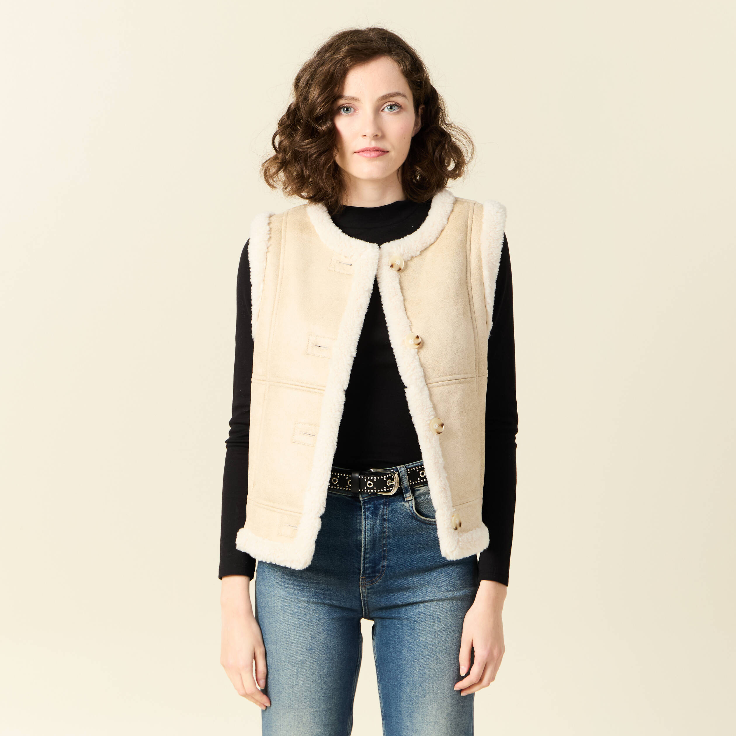 Veste su&eacute;dine sans manches creme femme