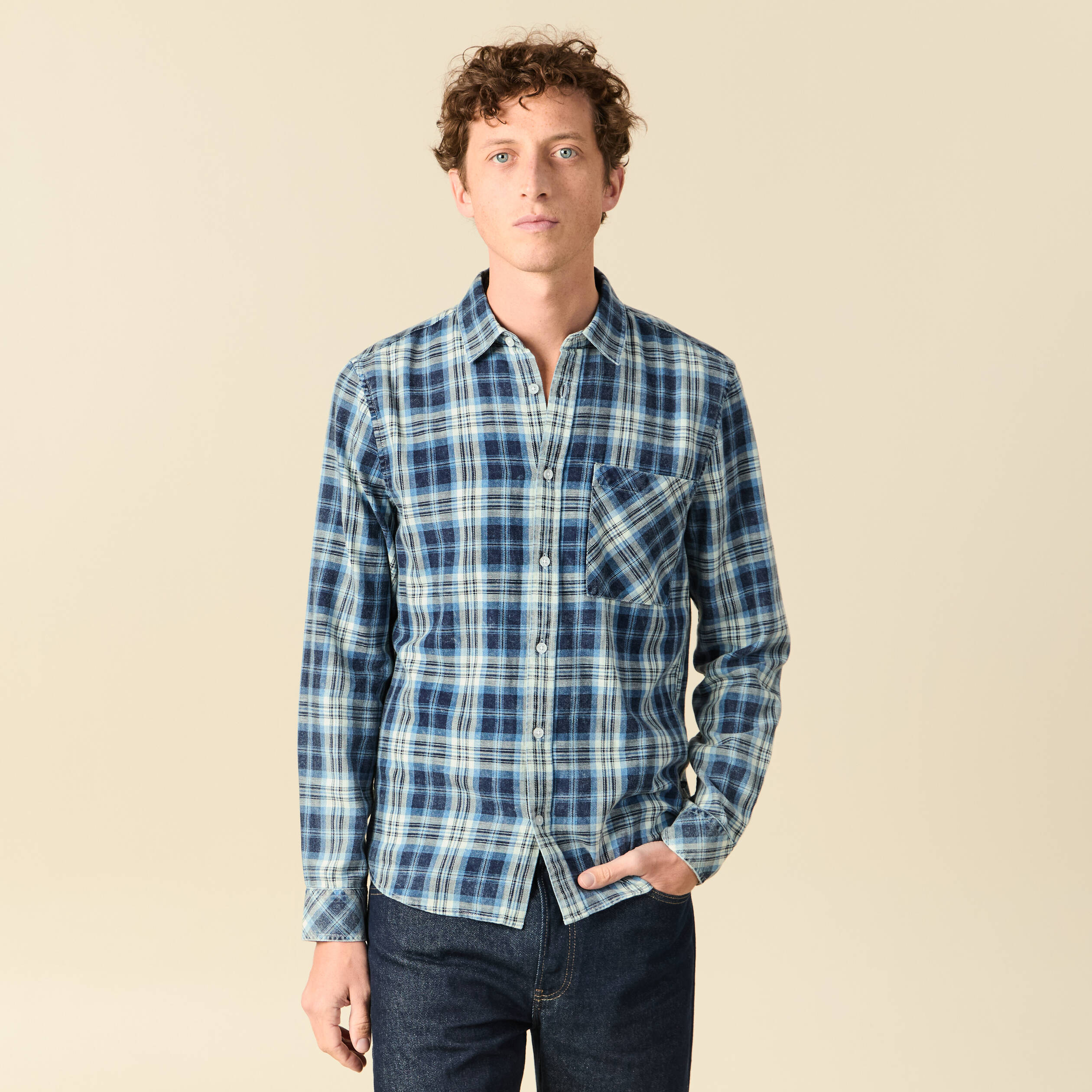 Chemise droite courte en coton bleu fonc&eacute; homme