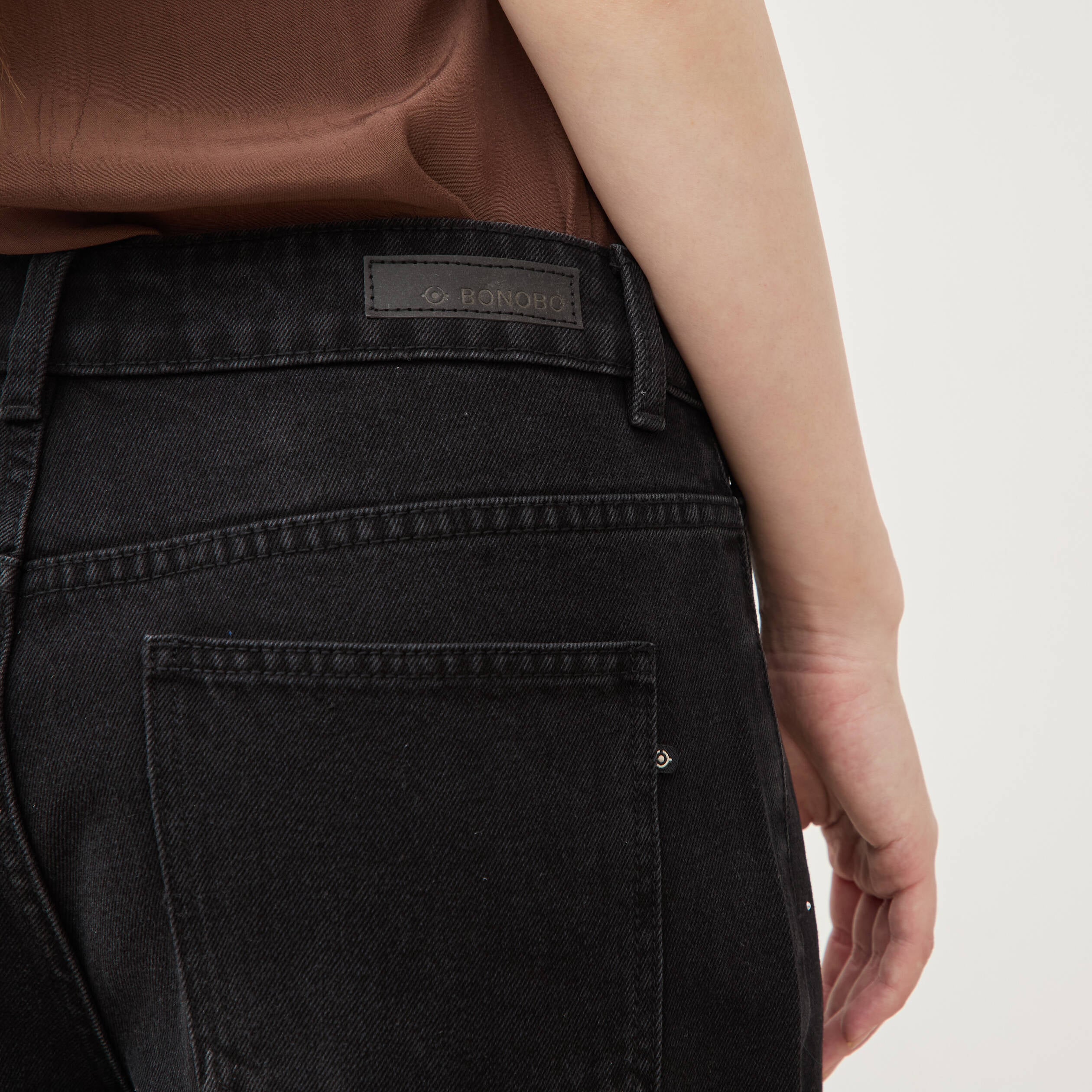 Jeans ample d&eacute;tails clout&eacute;s denim noir femme
