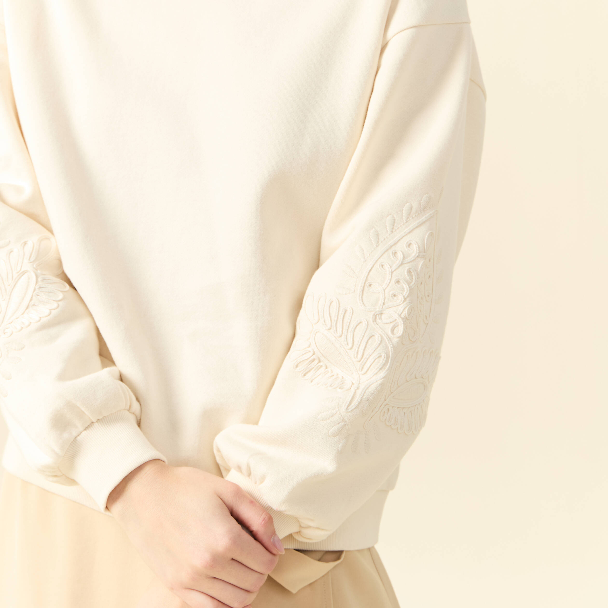 Sweat manches longues brod&eacute; ecru femme