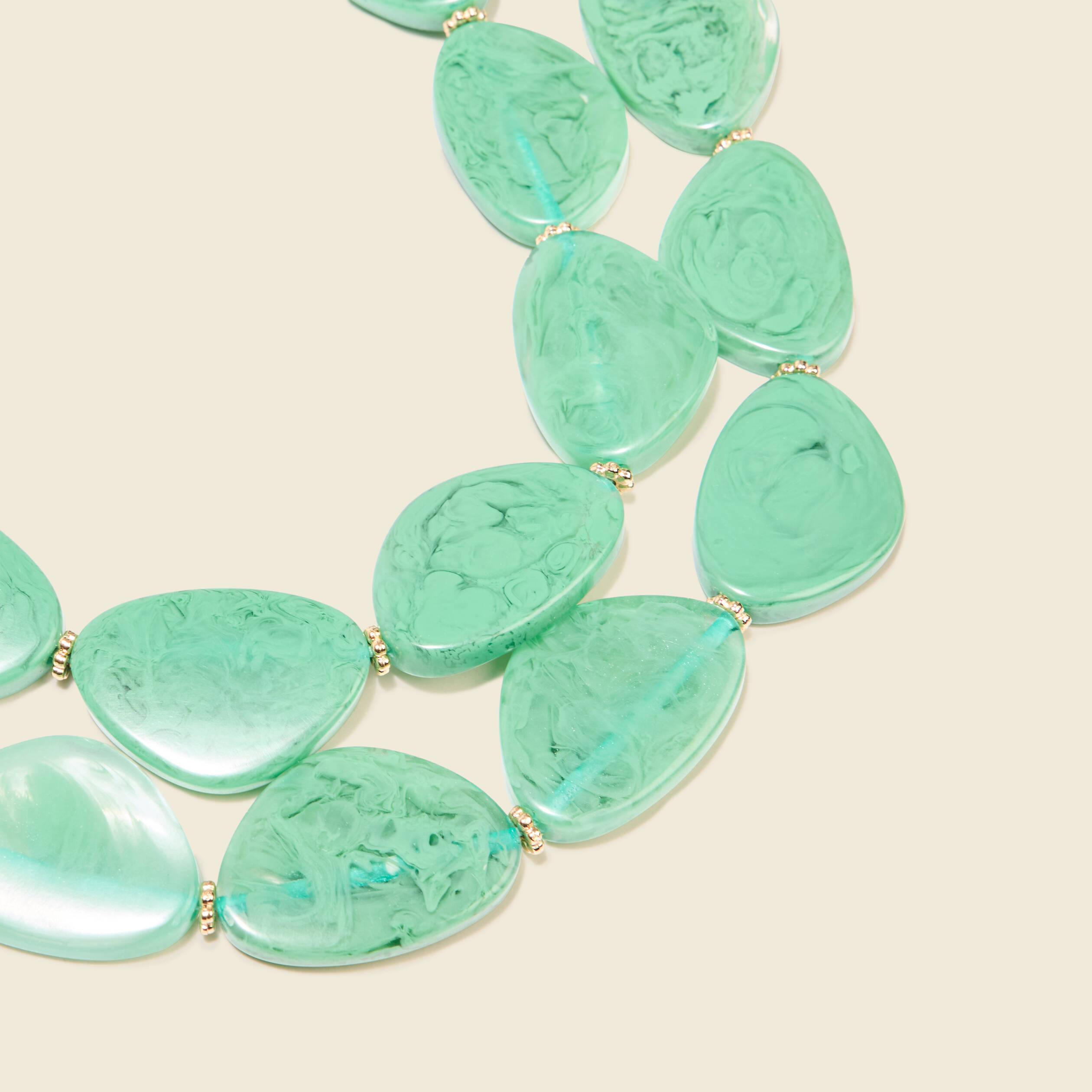 collier perles plates vert pastel femme Collier perles plates vert pastel femme