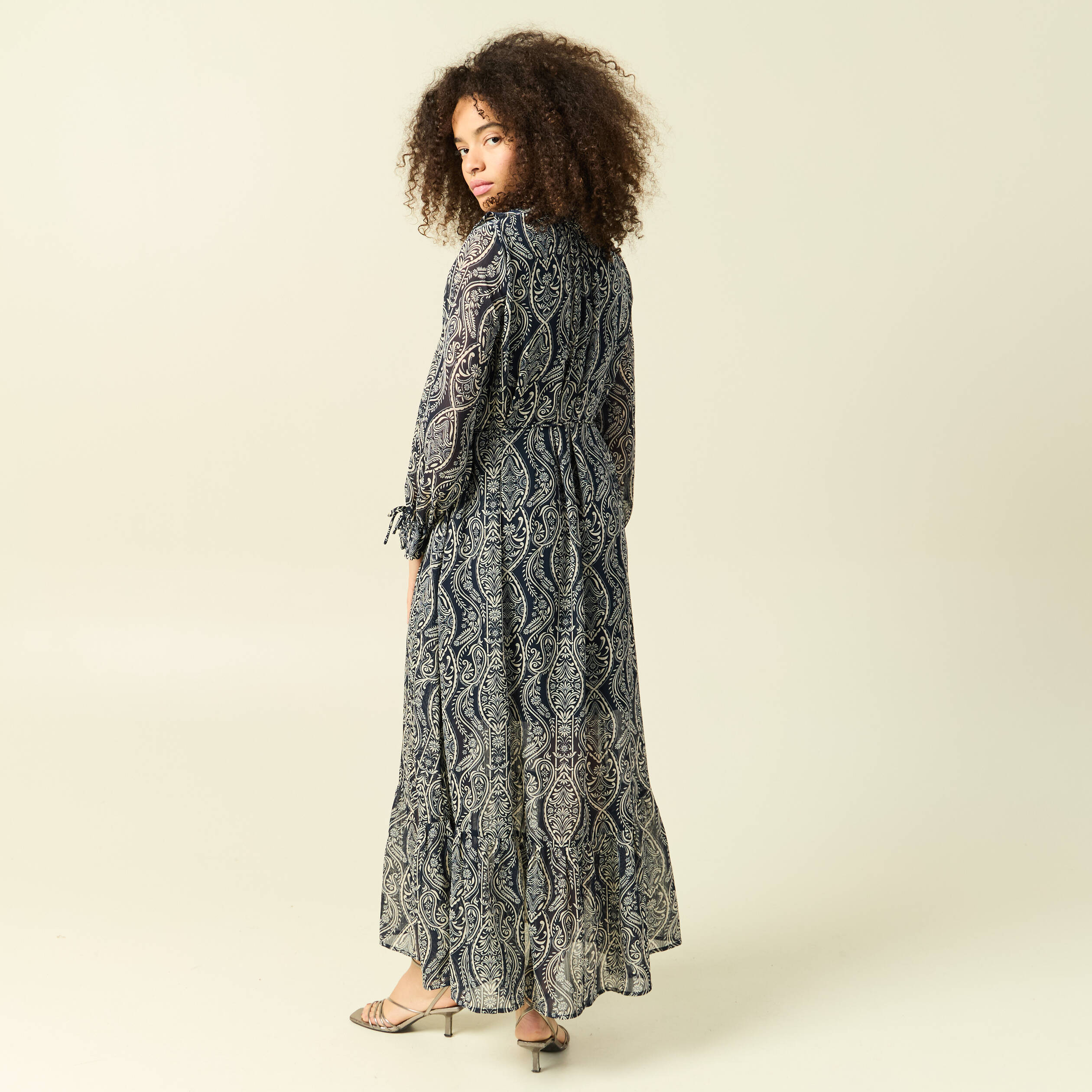 Robe longue &eacute;vas&eacute;e col v manches longues bleu marine femme
