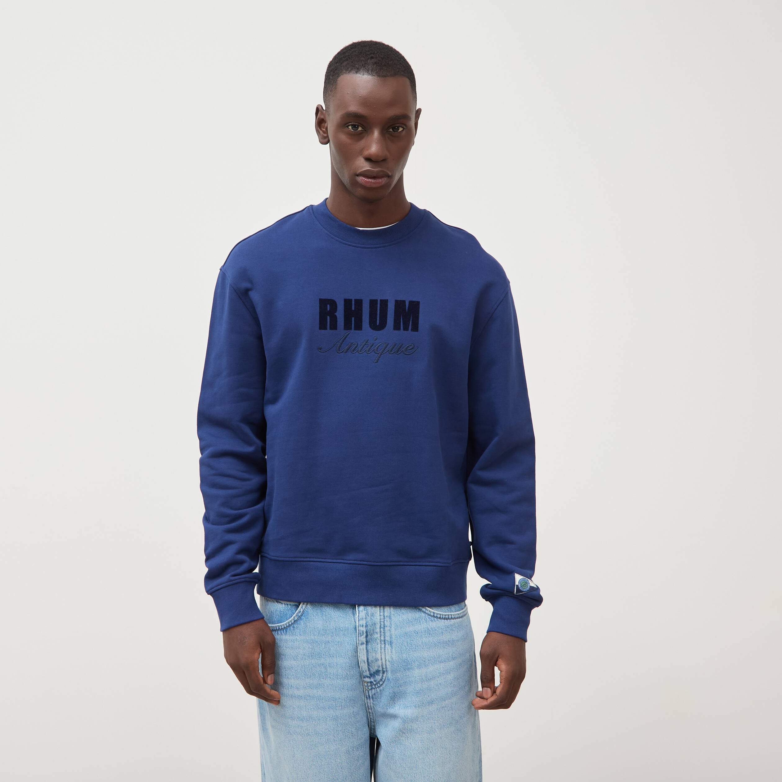 Sweat droit col rond brod&eacute; en coton bleu fonc&eacute; homme
