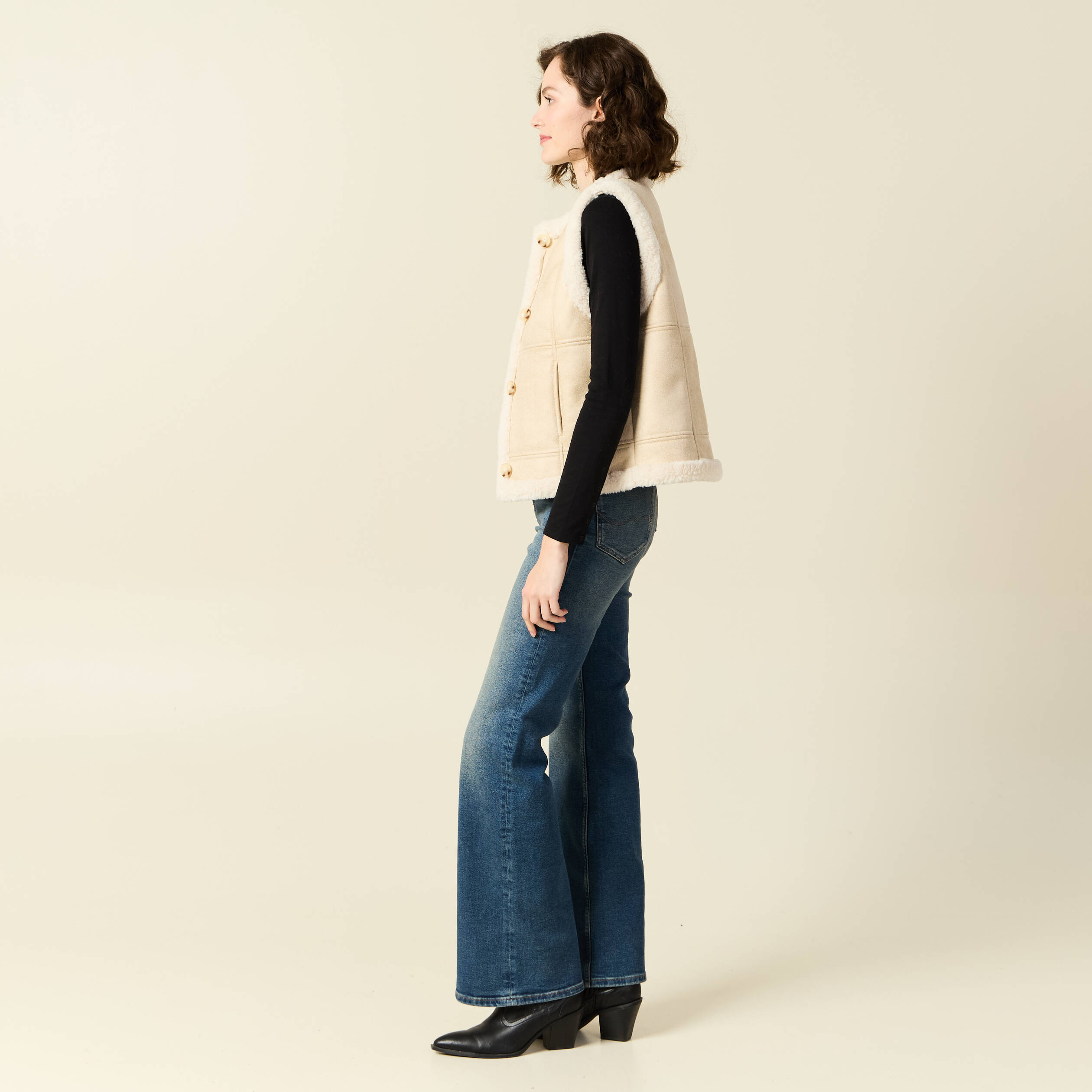 Veste su&eacute;dine sans manches creme femme