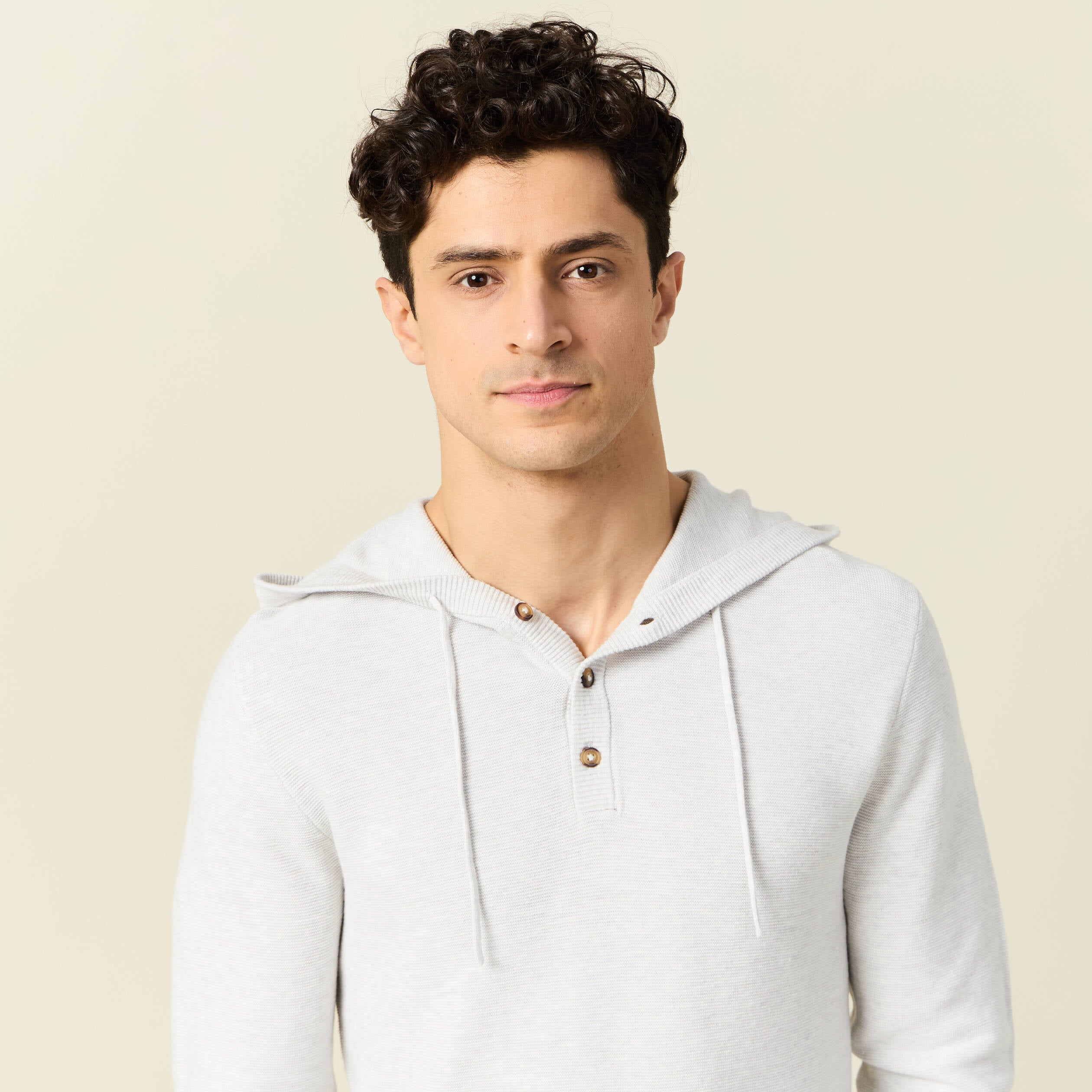 Pull &agrave; capuche ecru homme