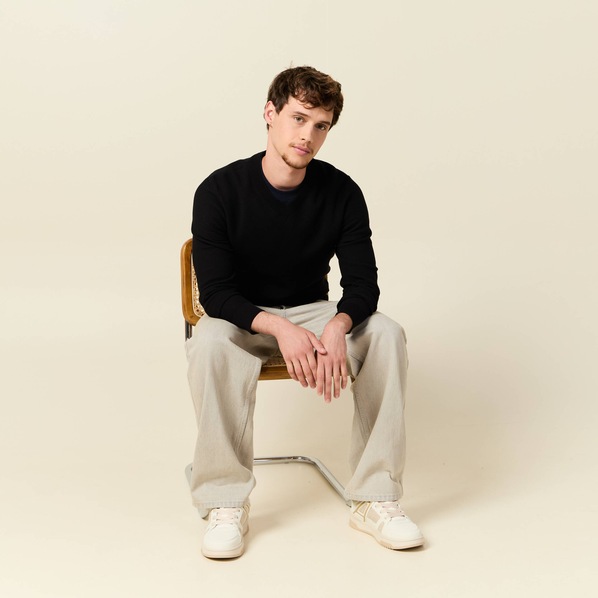 Pull col V noir homme