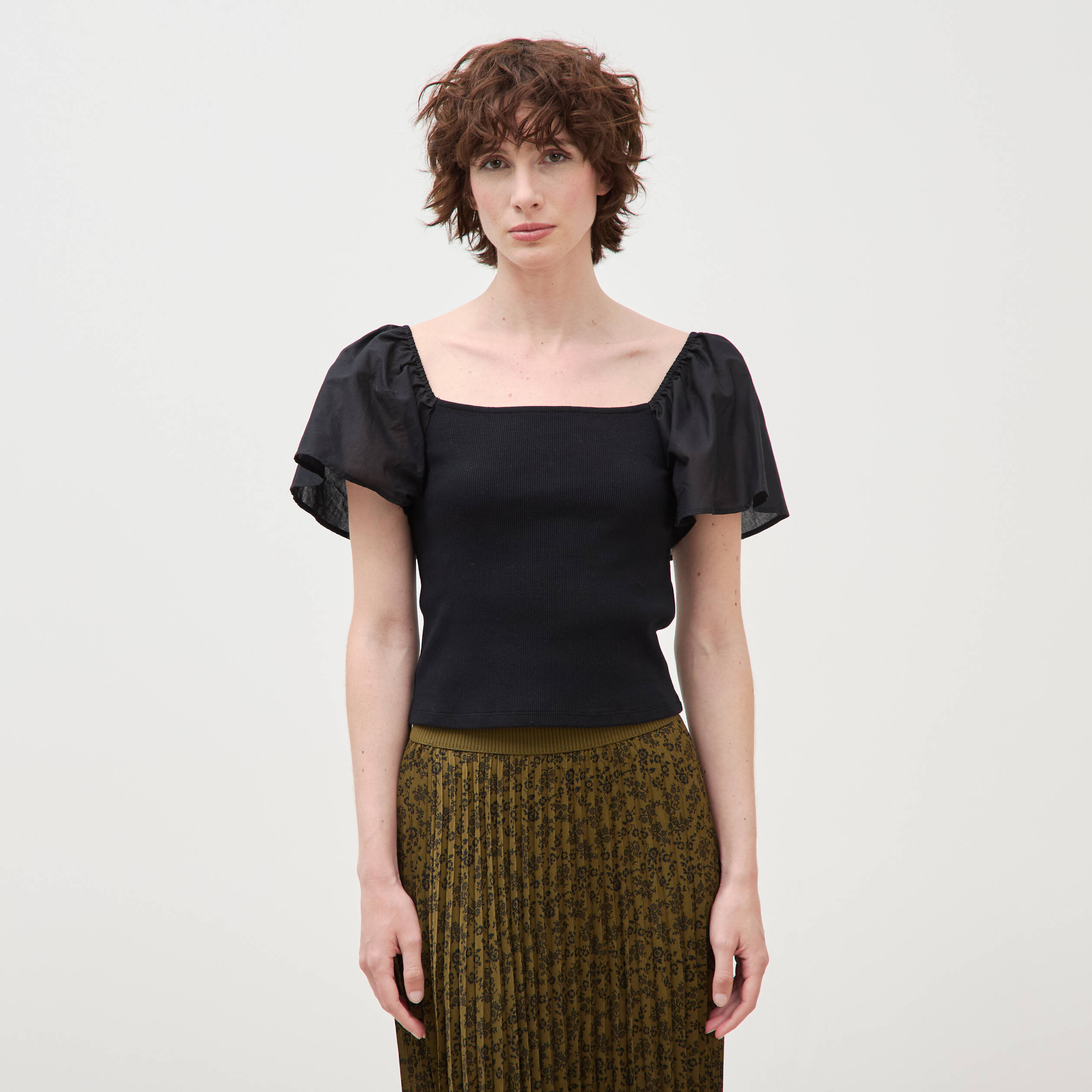 T-shirt bi-mati&egrave;re ajust&eacute; d&eacute;collet&eacute; noir femme