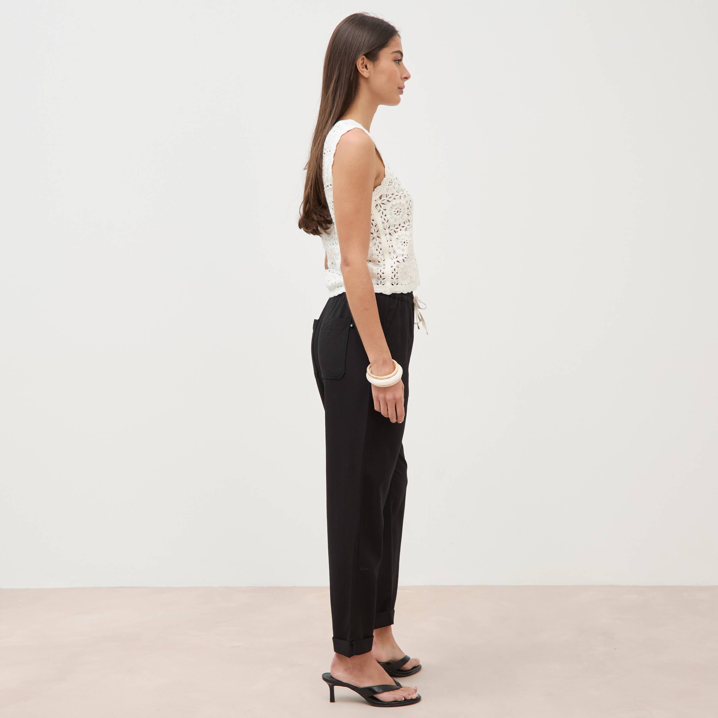 D&eacute;bardeur crochet col rond sans manches ecru femme