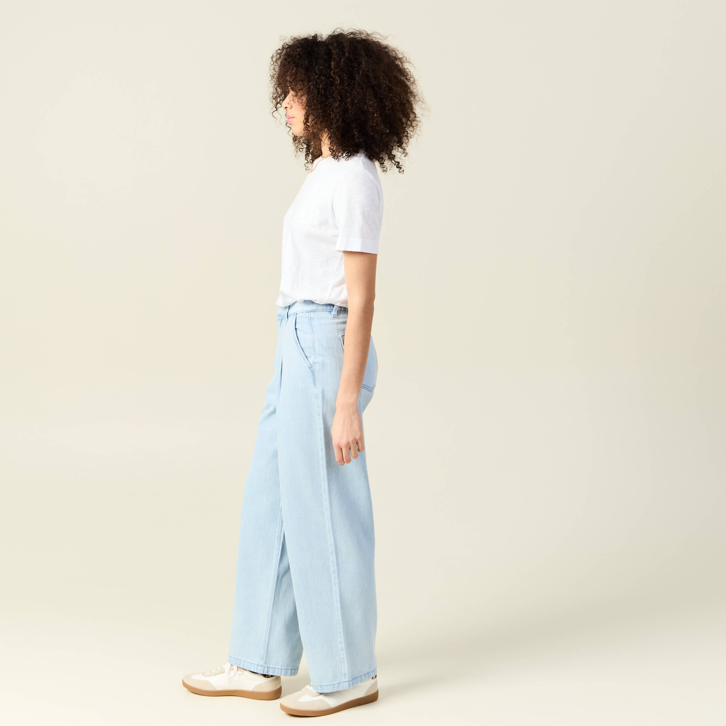 Jeans large &agrave; pinces denim bleach femme