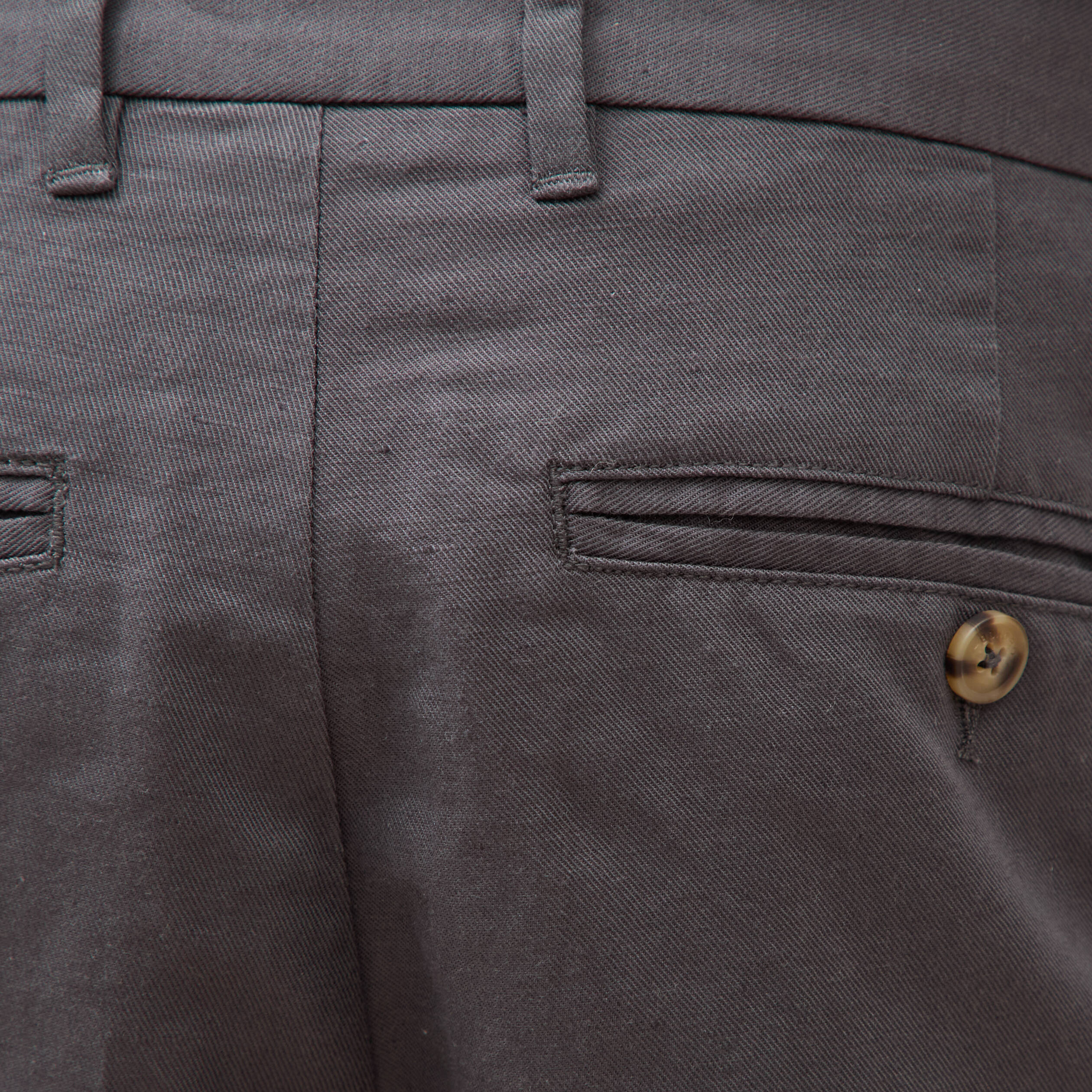 Pantalon chino gris fonc&eacute; homme