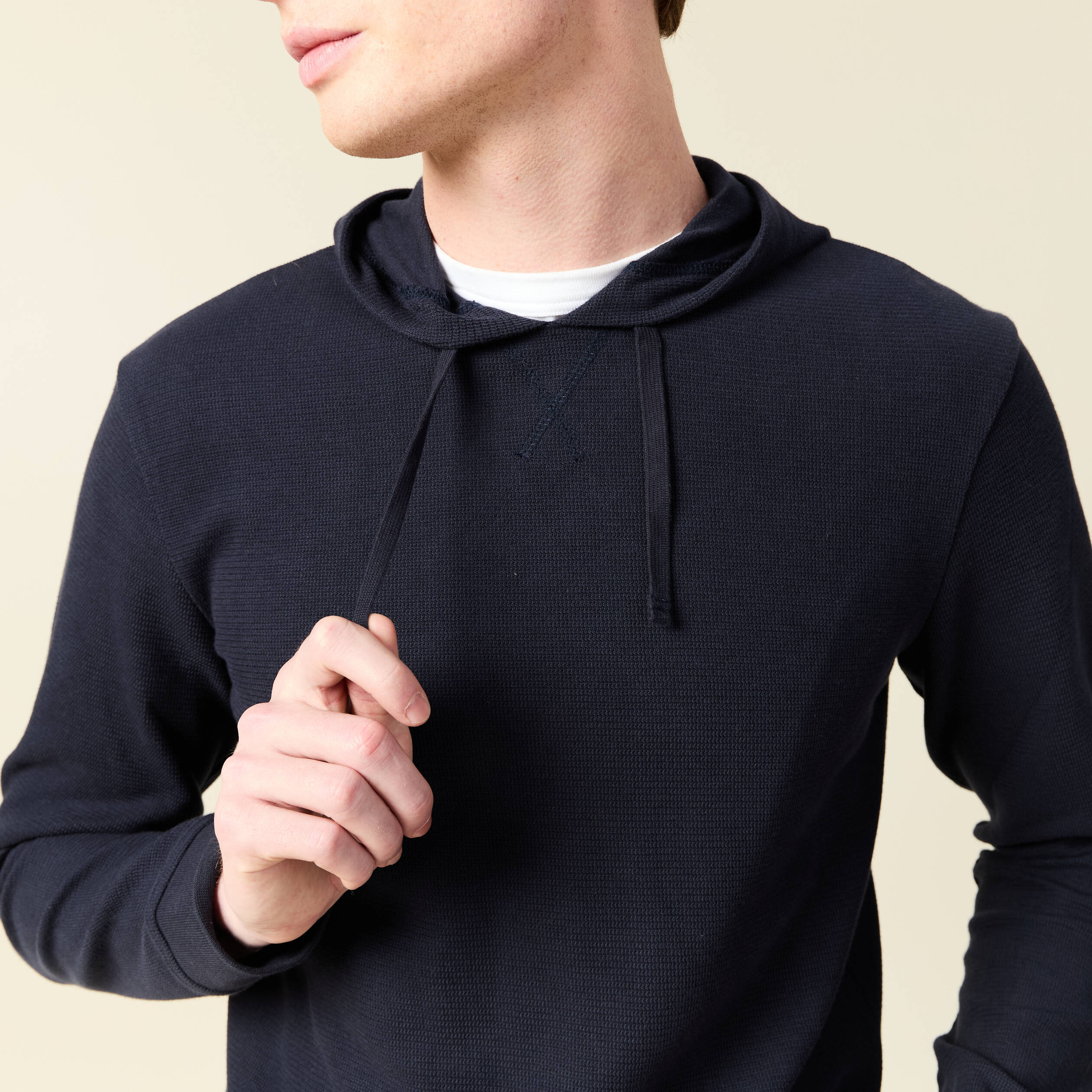 T-shirt &agrave; capuche bleu marine homme