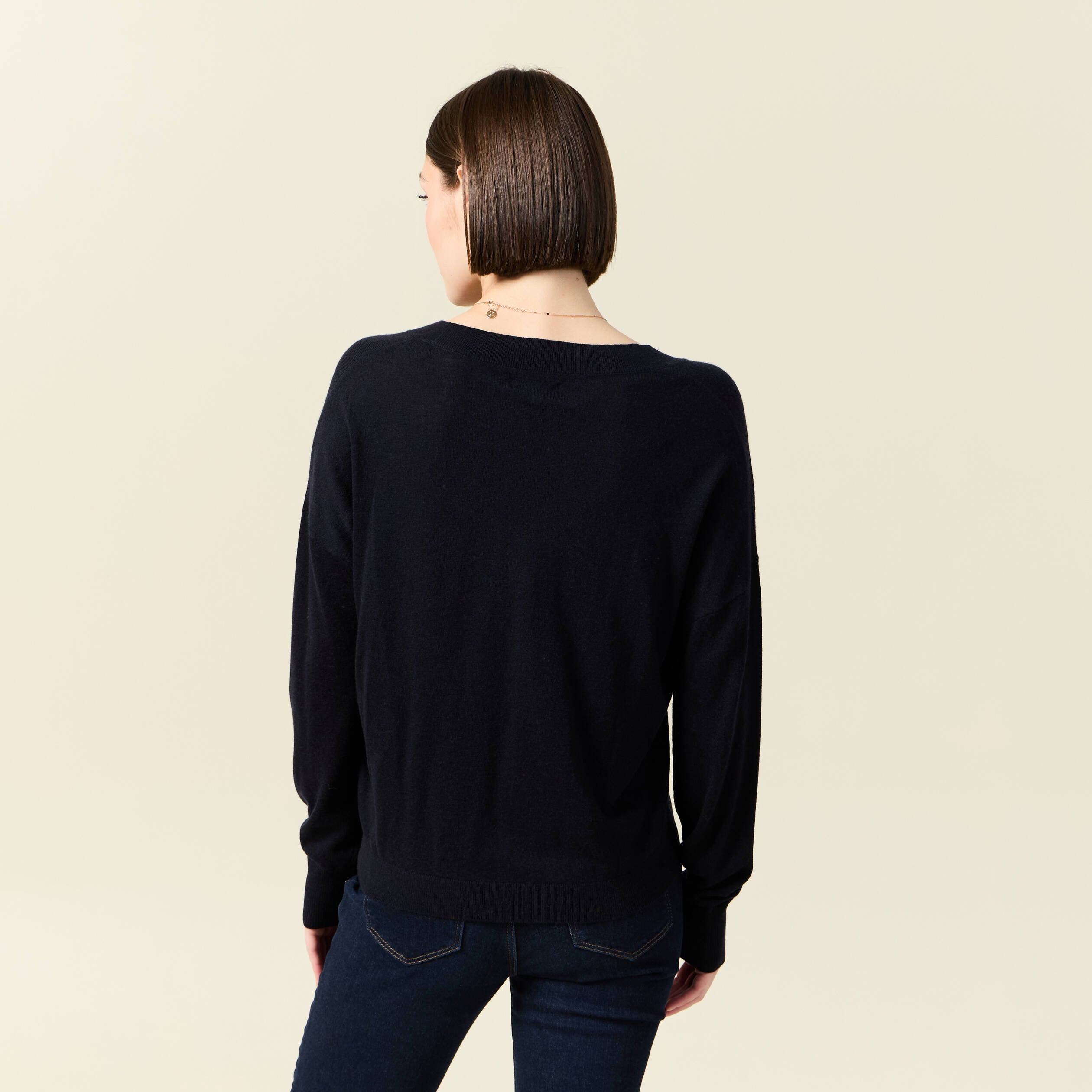 Pull fin col V manches longues bleu fonc&eacute; femme
