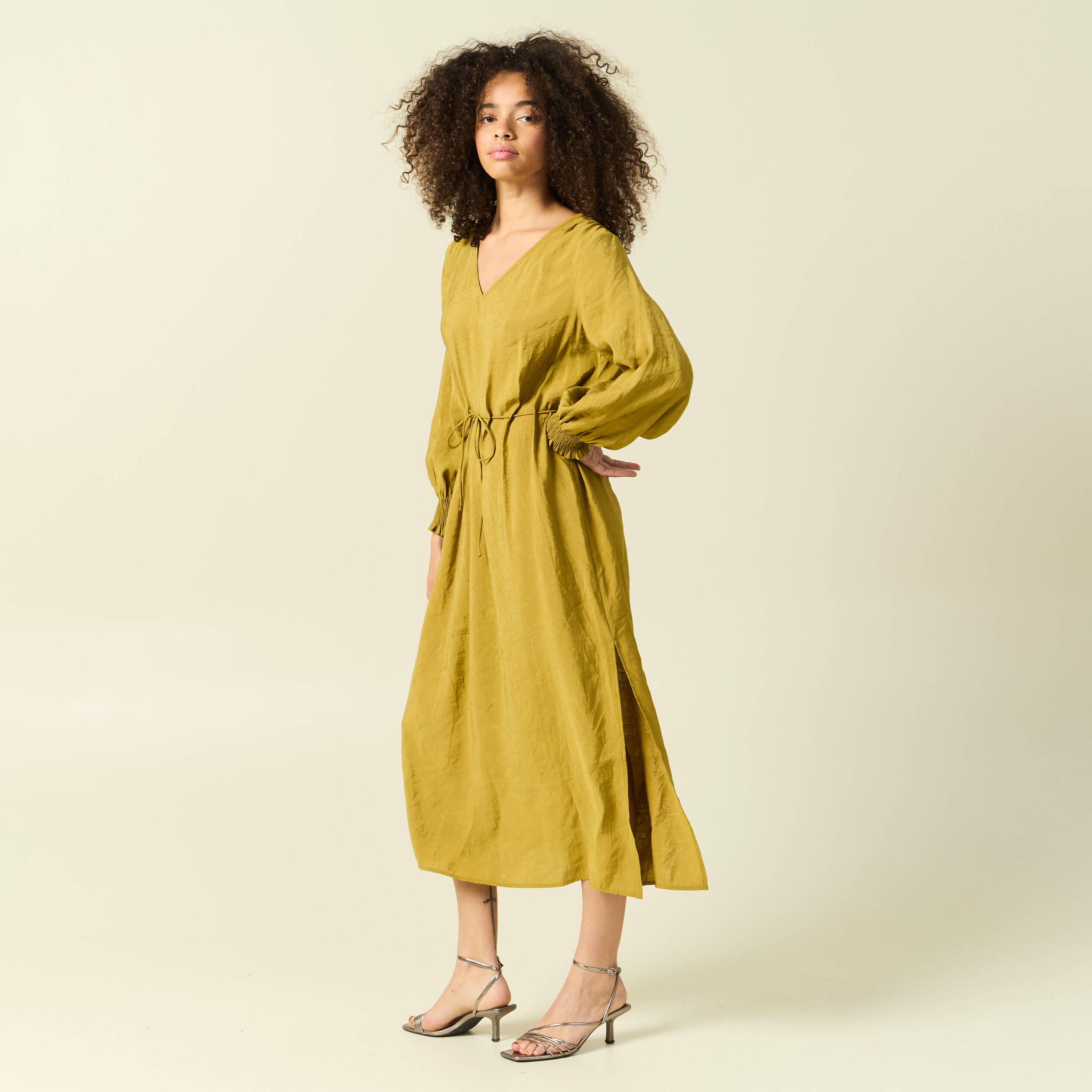 Robe longue droite col v manches longues vert olive femme Vibs