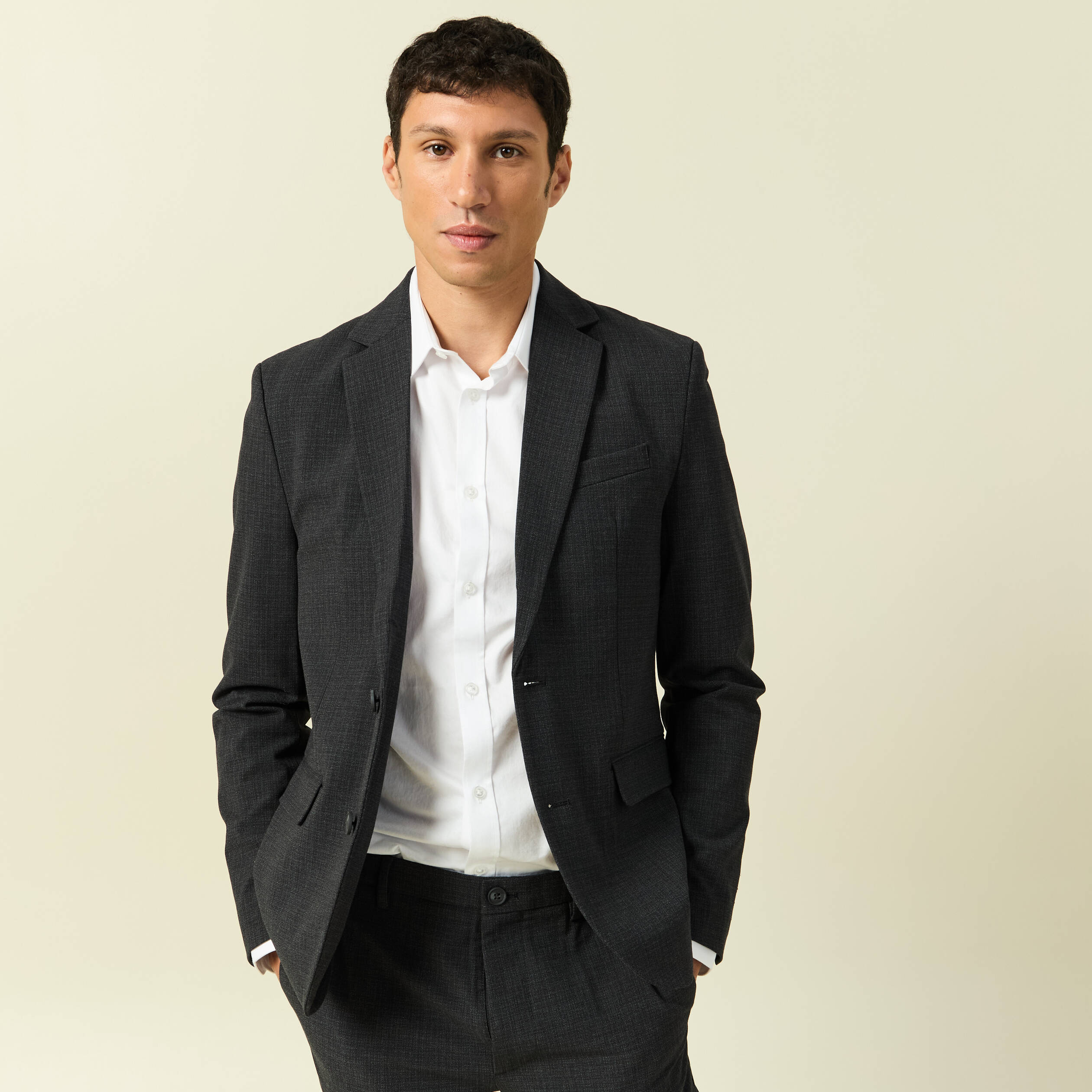 Blazer cintr&eacute; court col tailleur noir homme