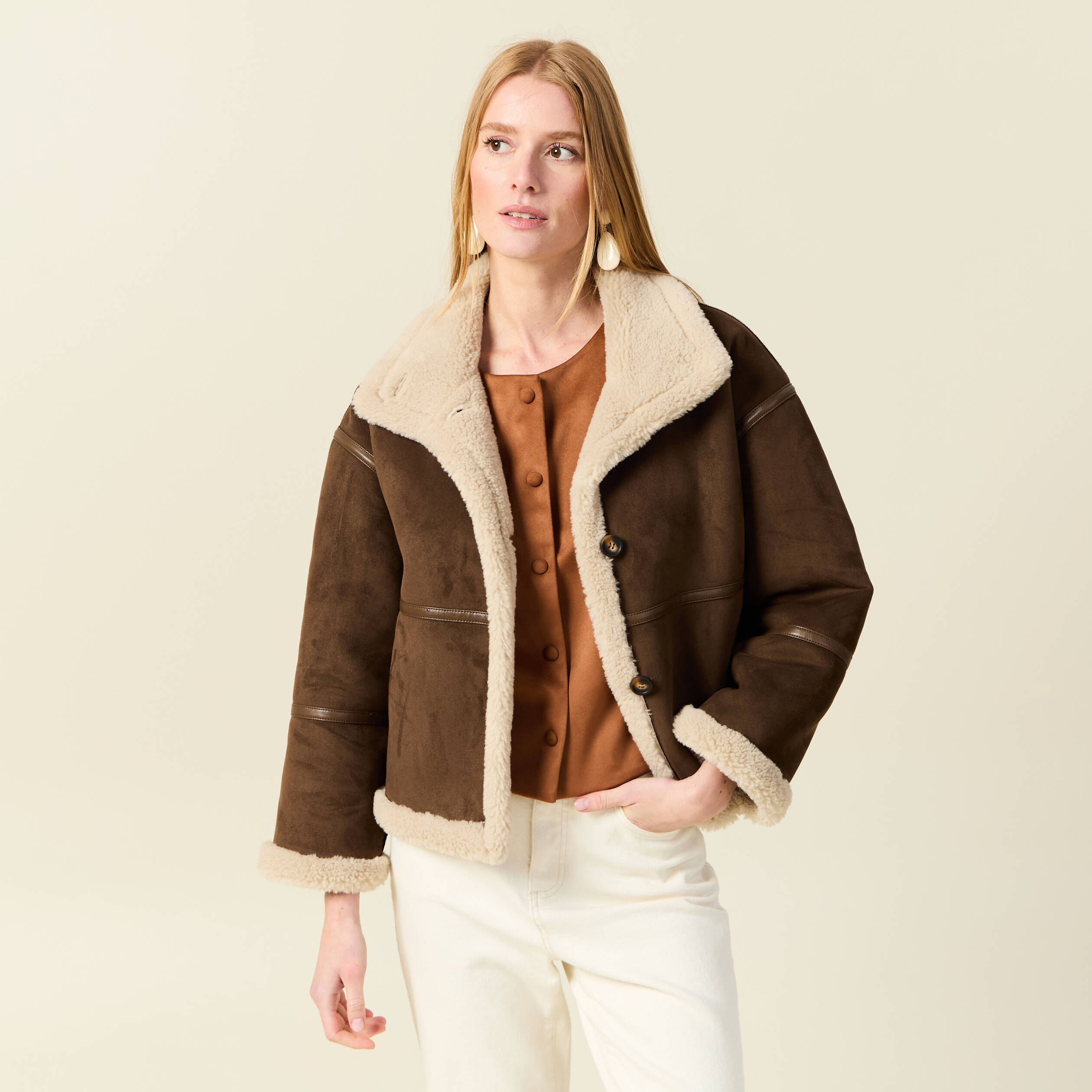 Manteau oversize court col classique marron fonc&eacute; femme