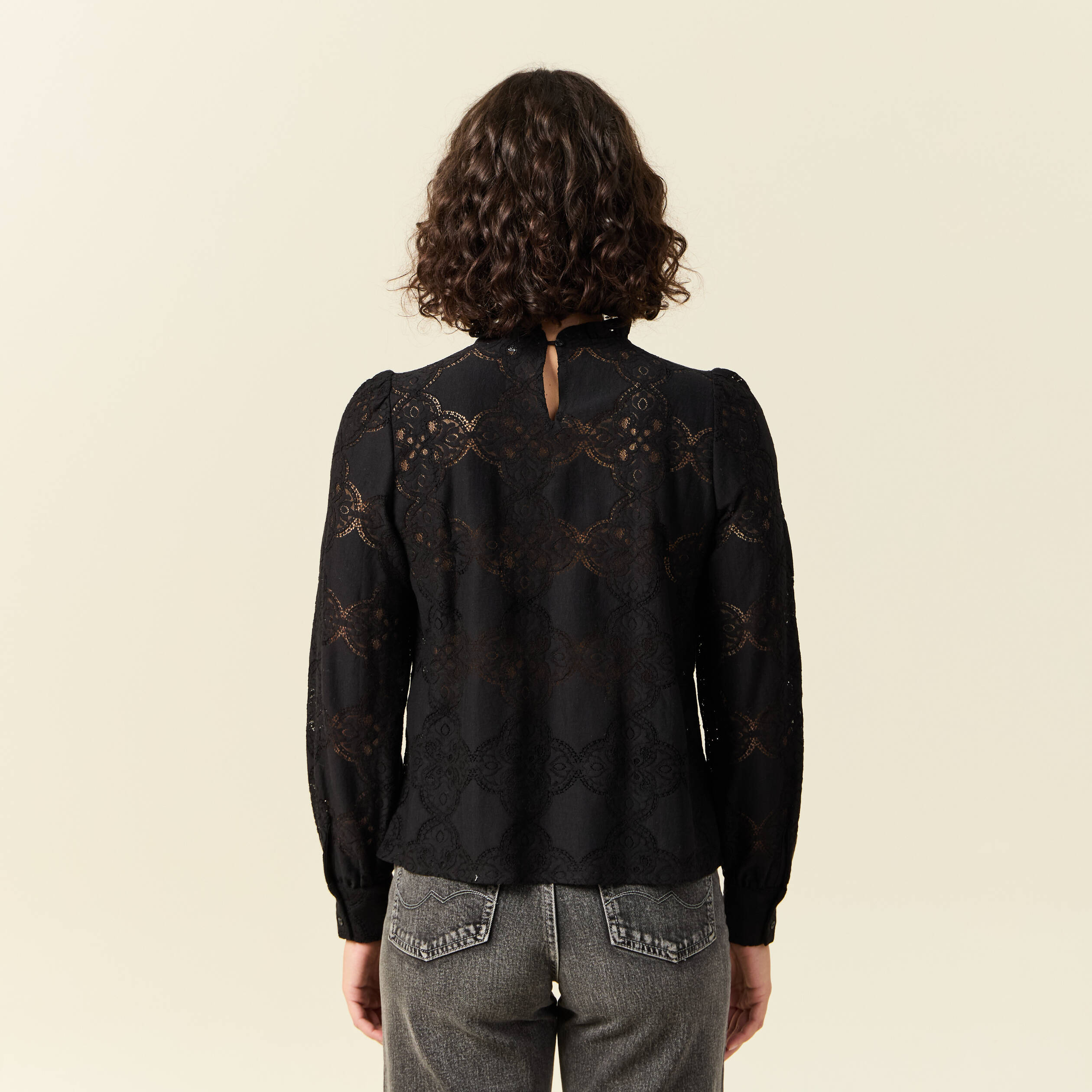 Blouse cintrée dentelle manches longues noir femme Vibs