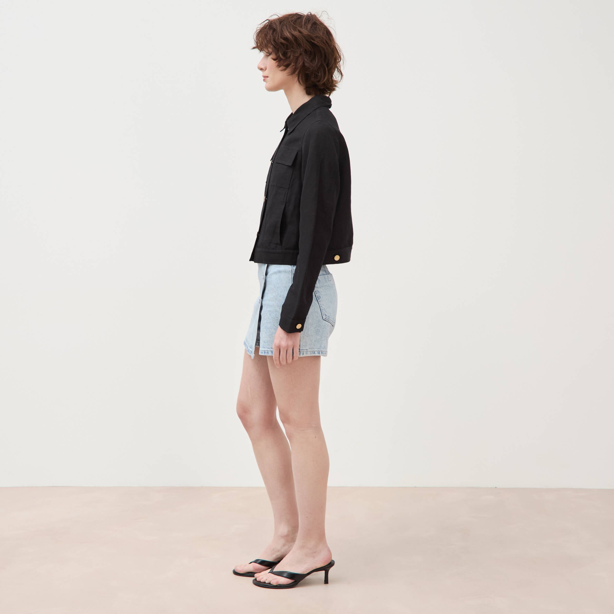 Veste courte boutonn&eacute;e noir femme