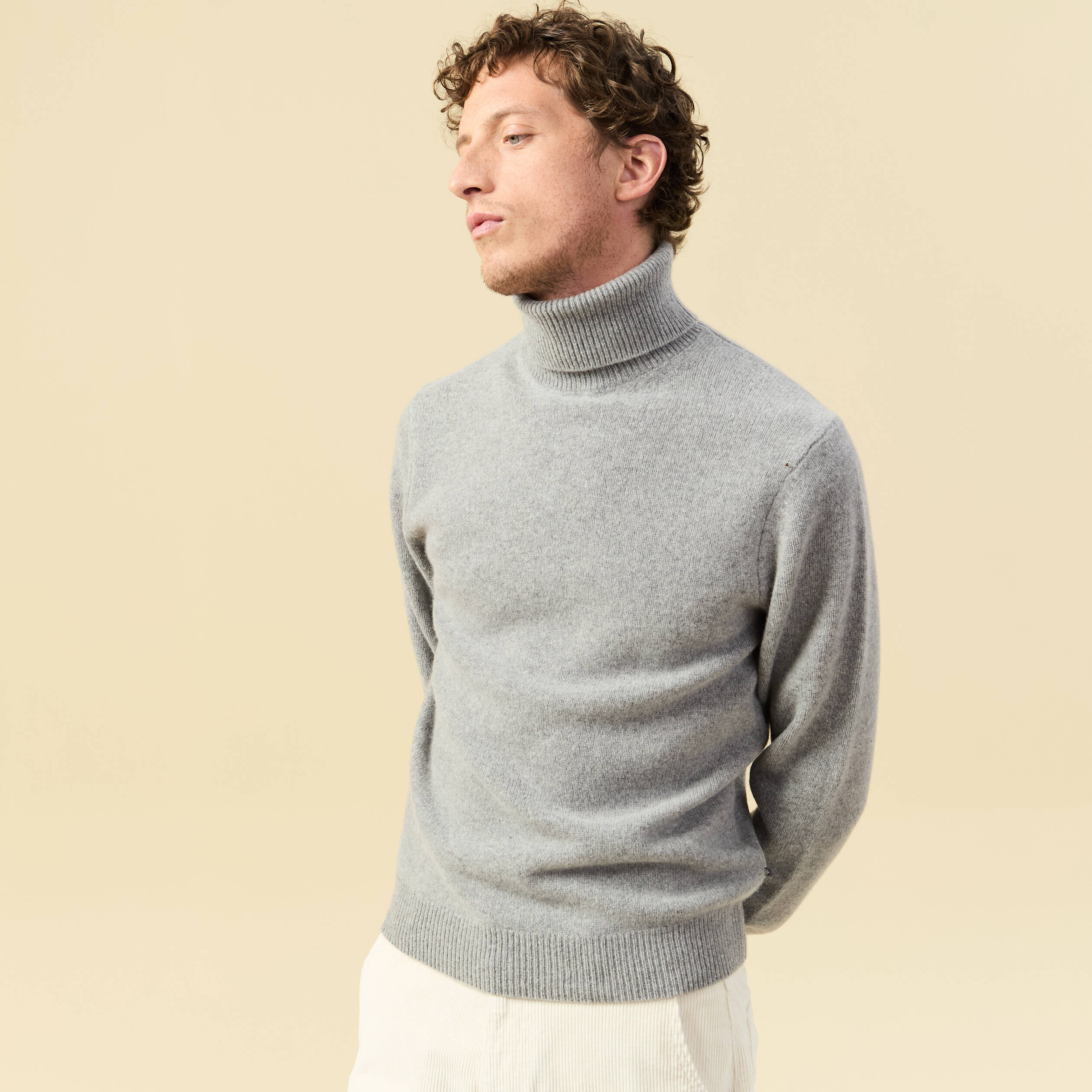 Pull droit col montant gris homme