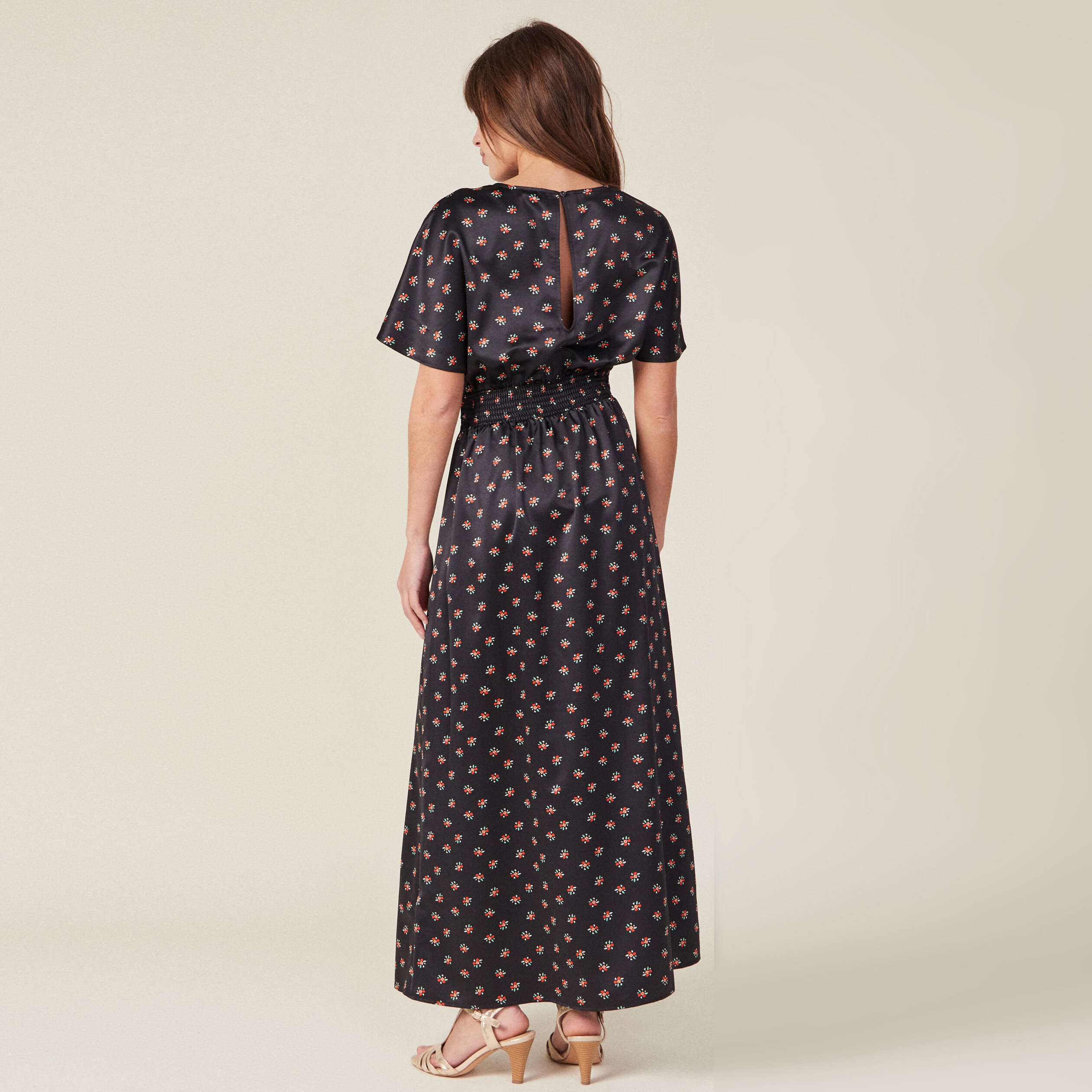 Robe plissée à manches courtes noir femme