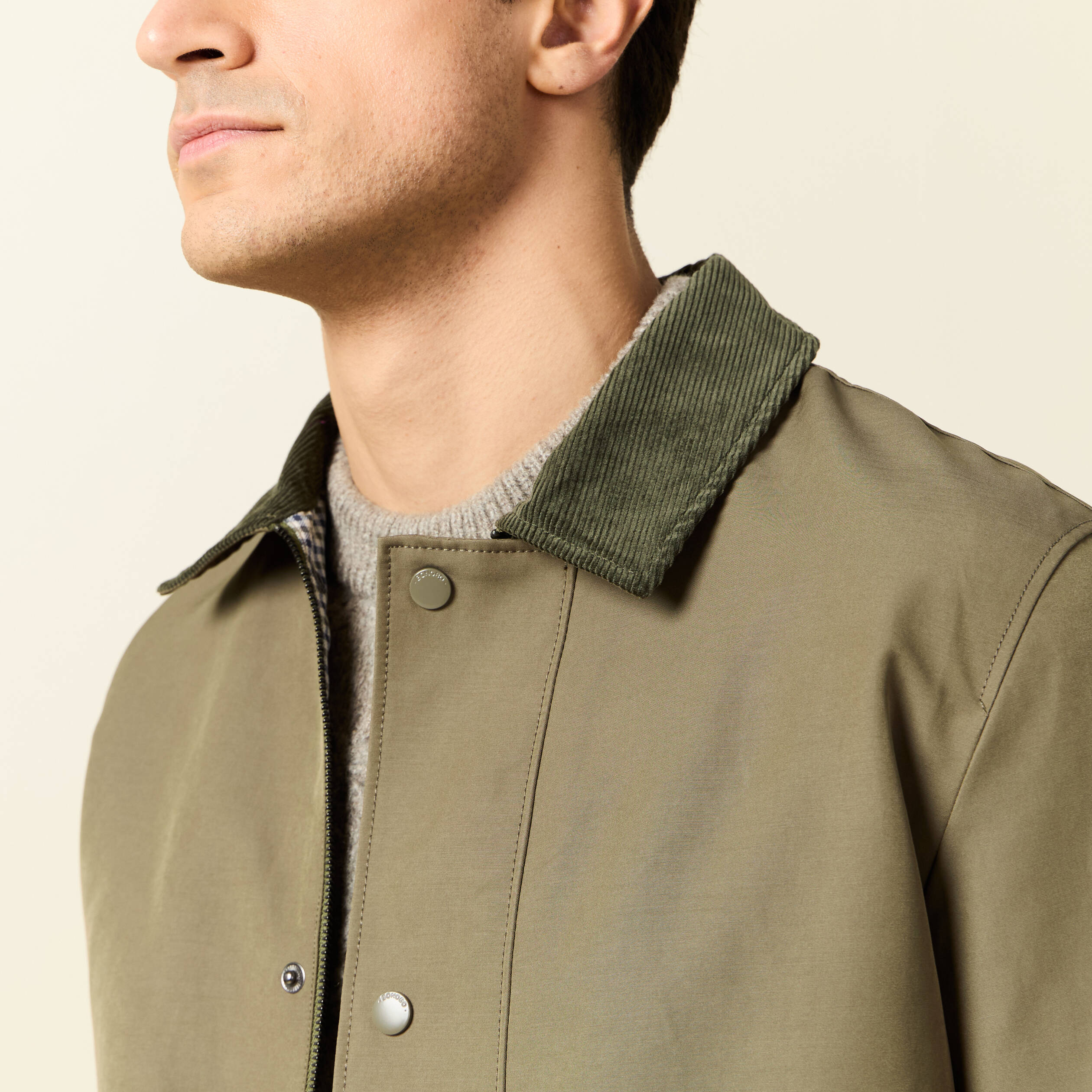 Veste d&eacute;perlante boutonn&eacute;e vert kaki homme
