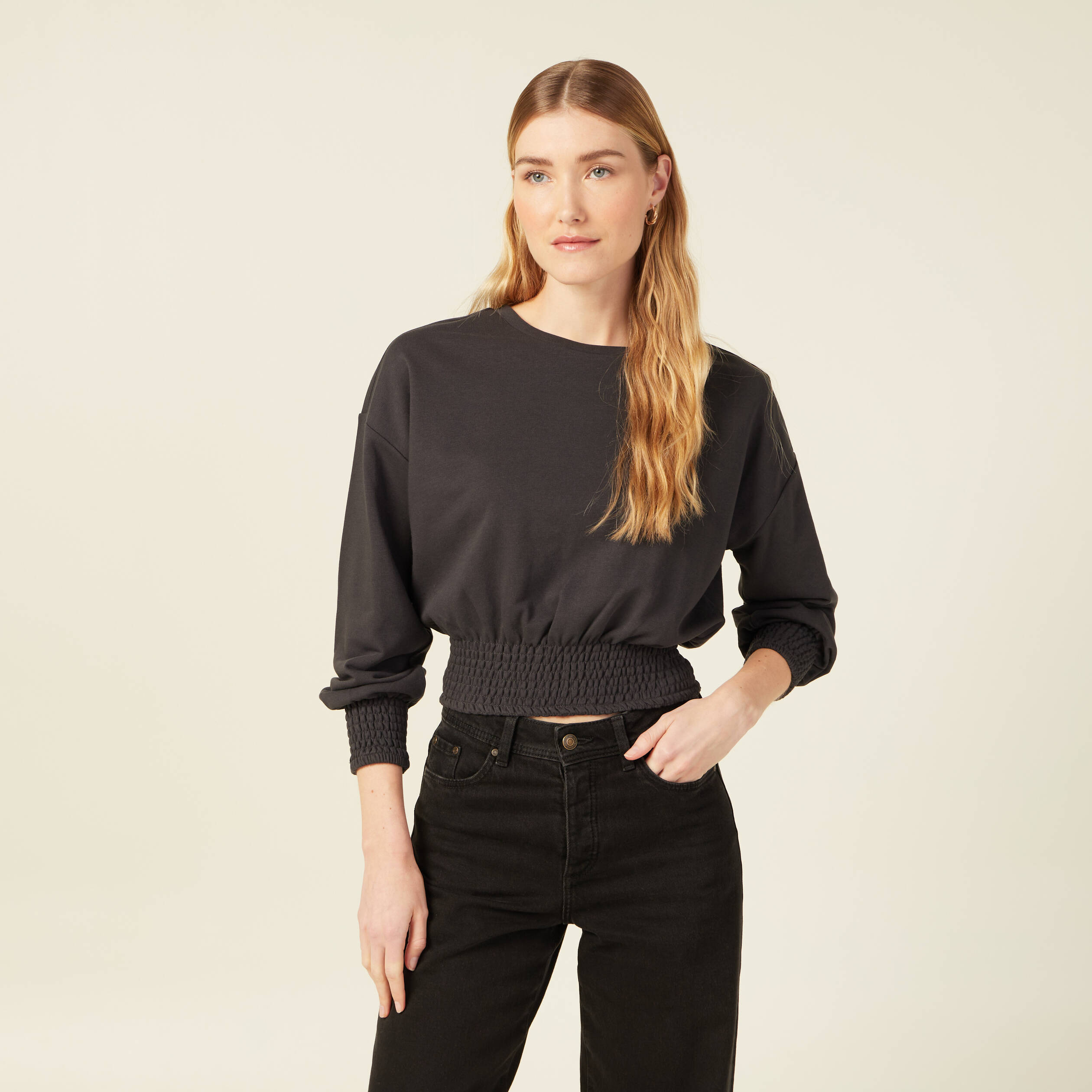 sweat manches longues smocke gris fonce femme Sweat manches longues smocké gris foncé femme