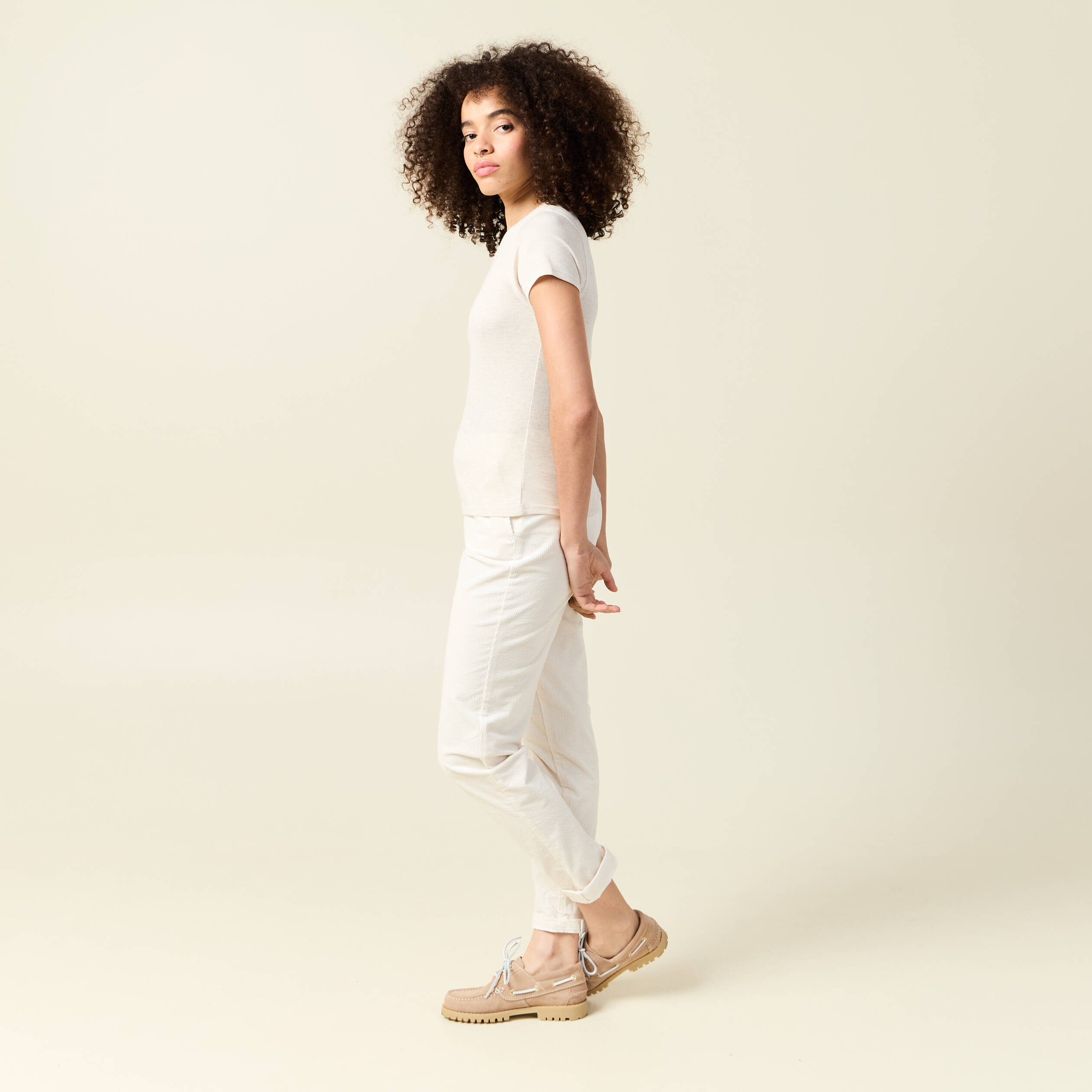 Short cintré manches courtes col rond beige femme