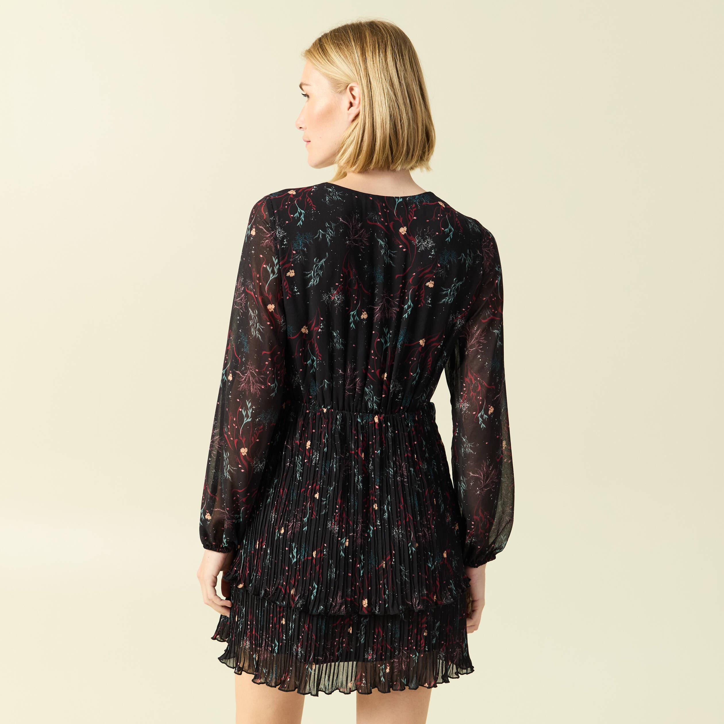 Robe &eacute;vas&eacute;e bas pliss&eacute; noir femme