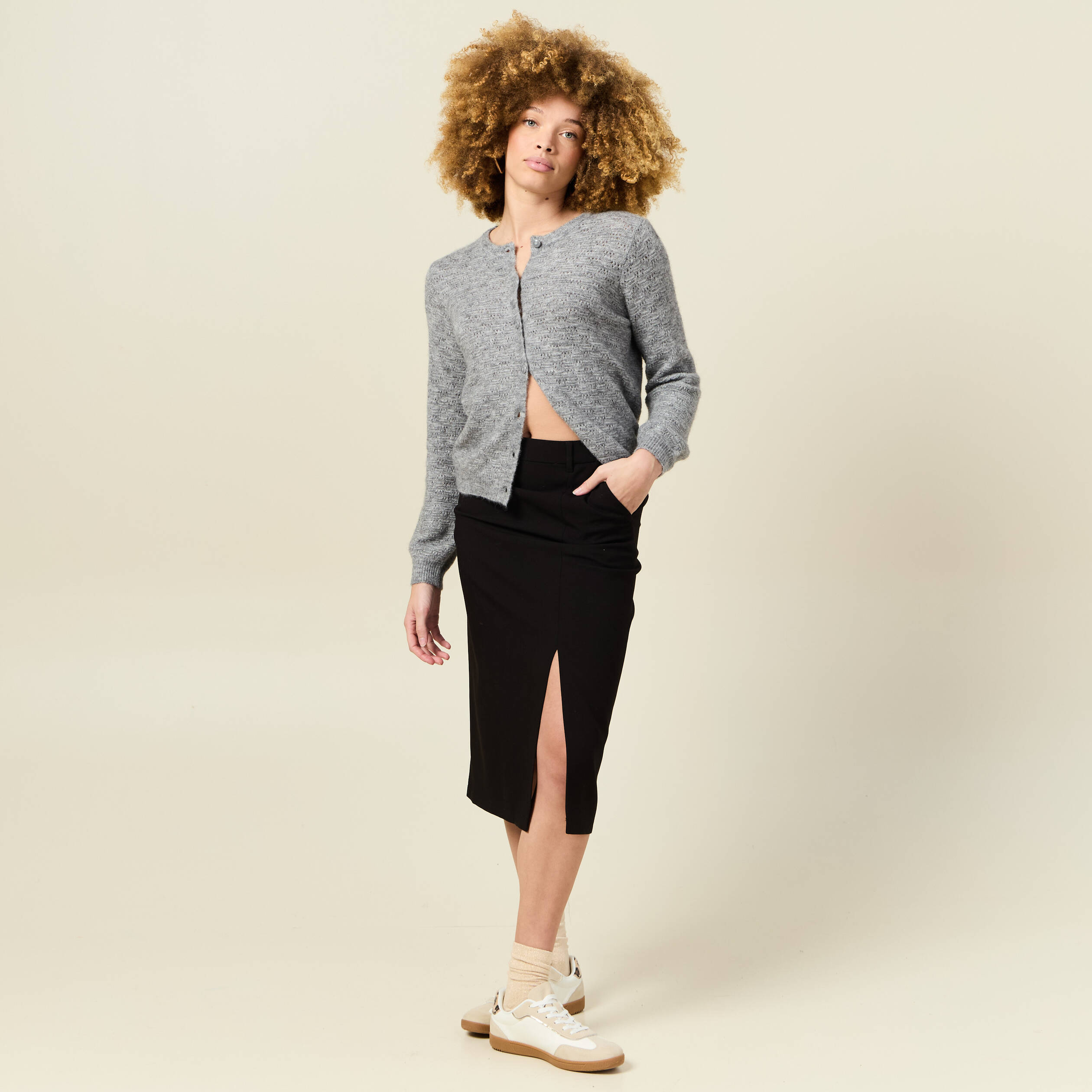 Gilet manches longues ajour&eacute; gris clair femme