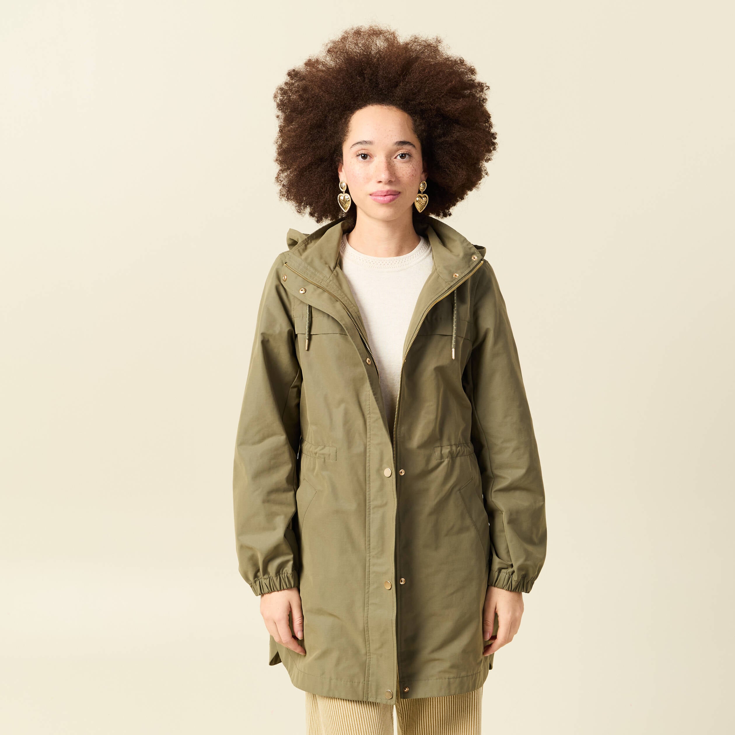 Parka longue droite d&eacute;perlante &agrave; capuche vert kaki femme