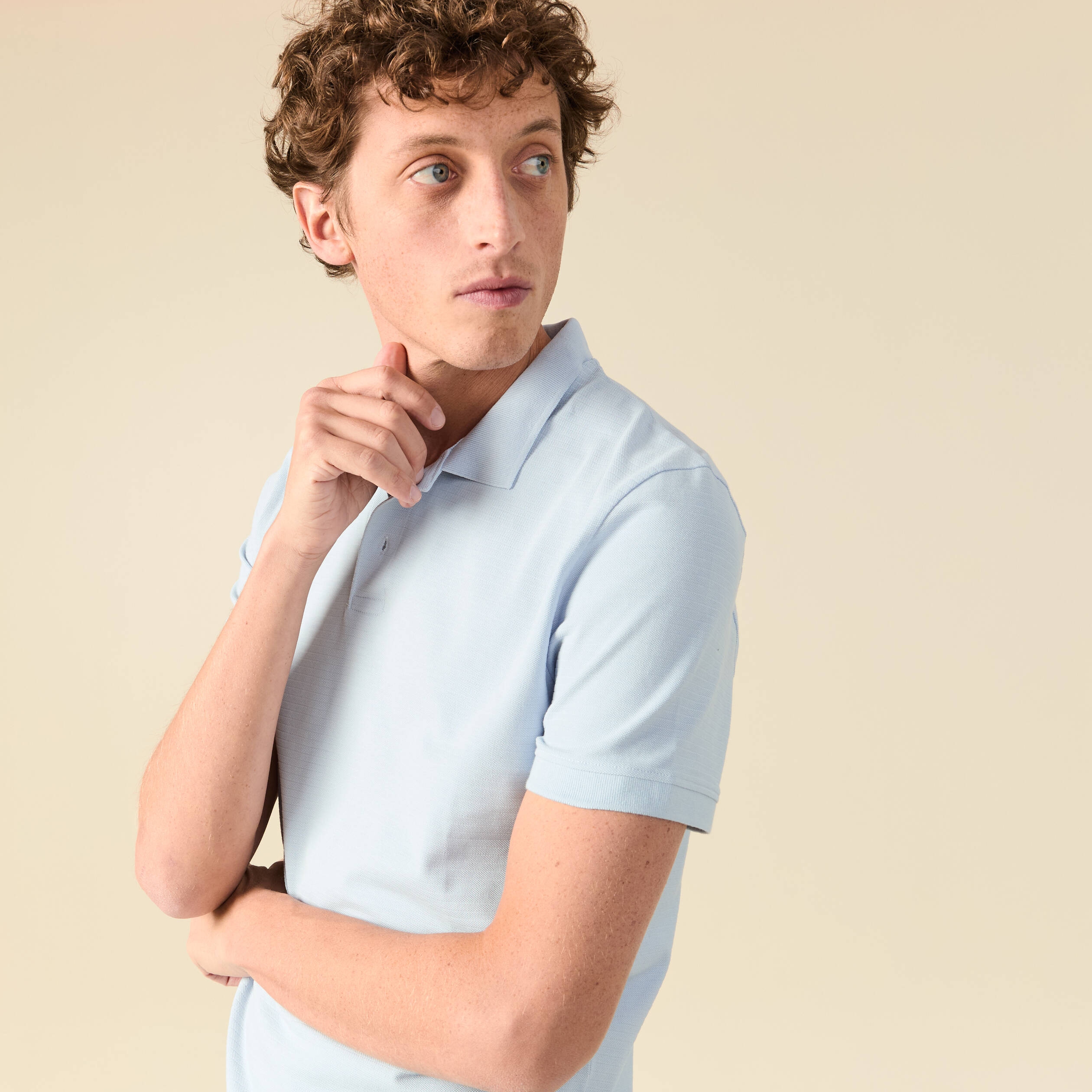 Polo cintr&eacute; en coton manches courtes bleu clair homme