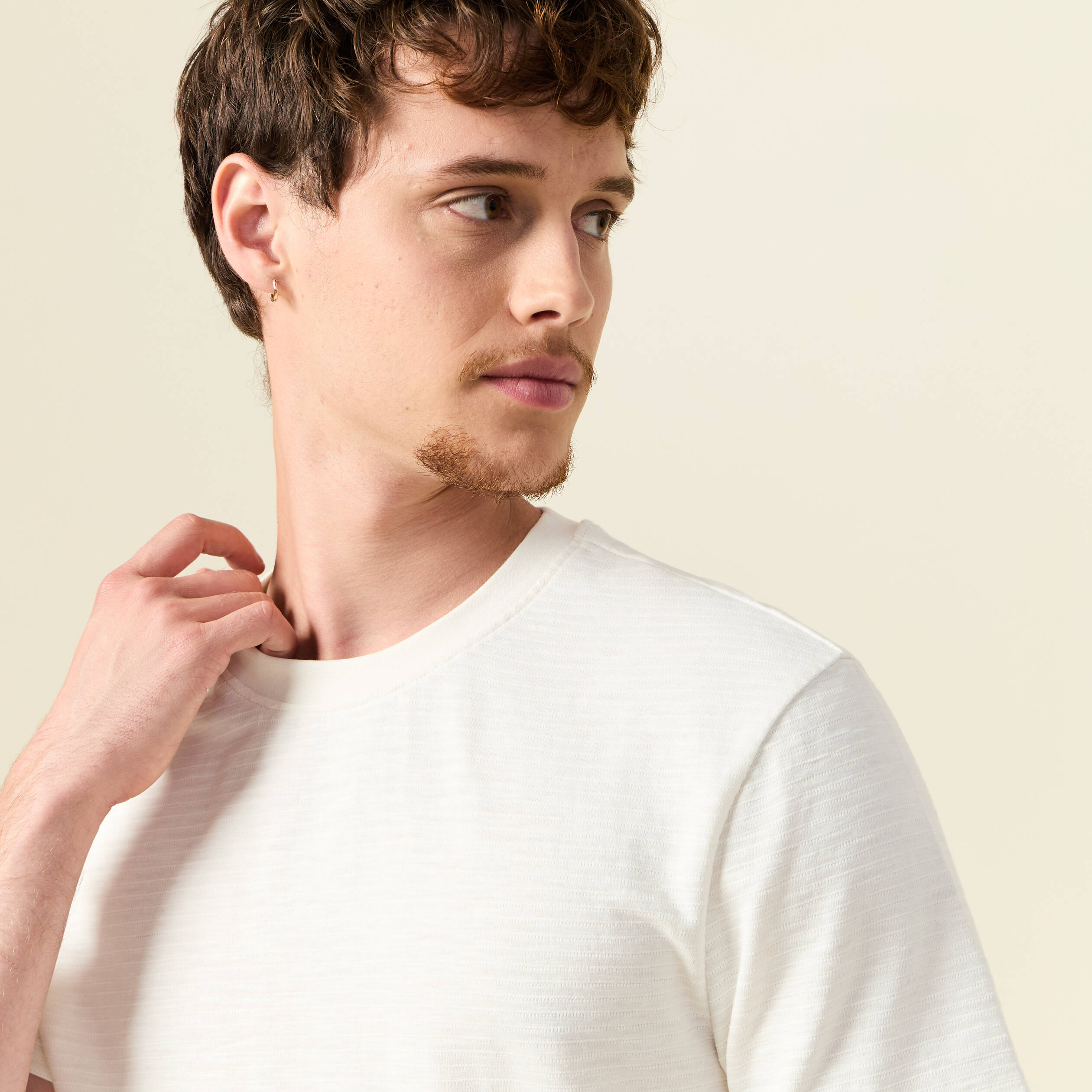 t shirt cintre col rond manches courtes ecru homme T-shirt cintré col rond manches courtes ecru homme