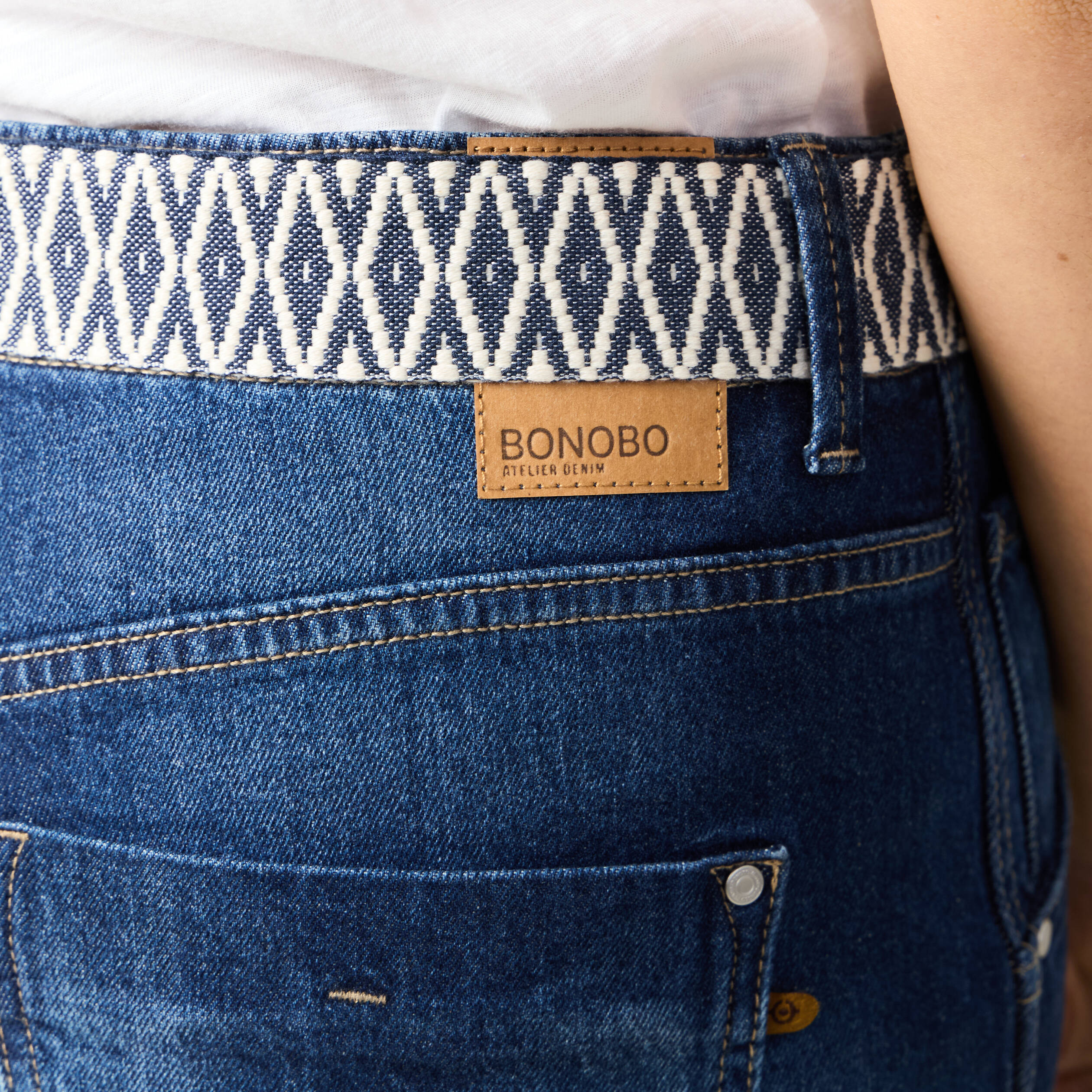 Jeans boyfriend ceintur&eacute; denim brut femme