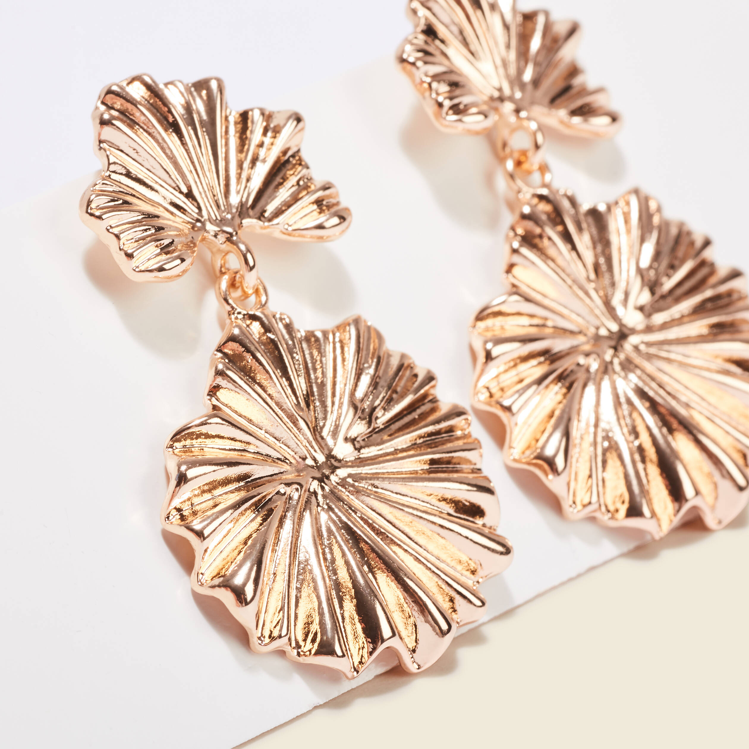 Boucles d'oreilles pendantes couleur or femme