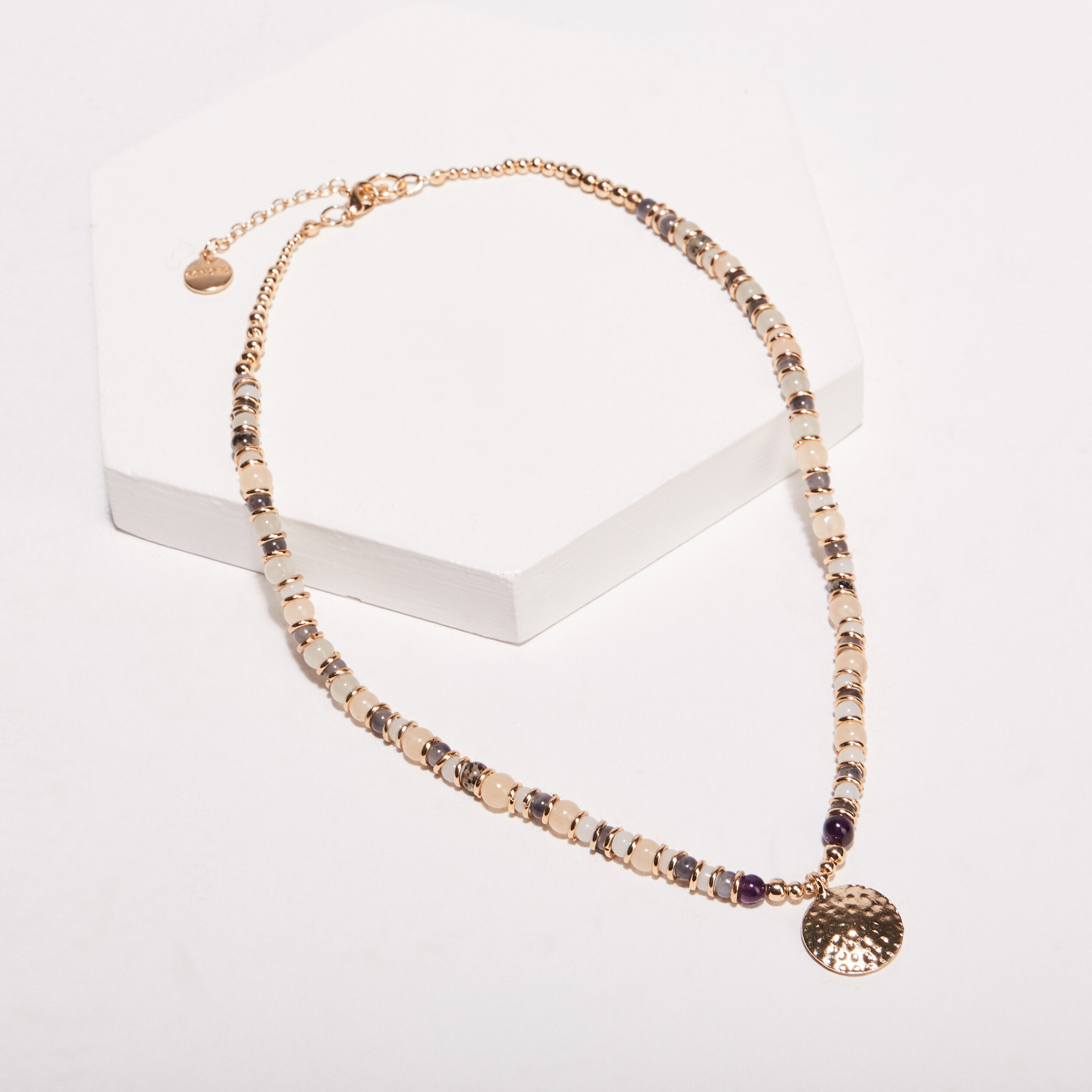 Collier à pendentif et perles vert kaki femme