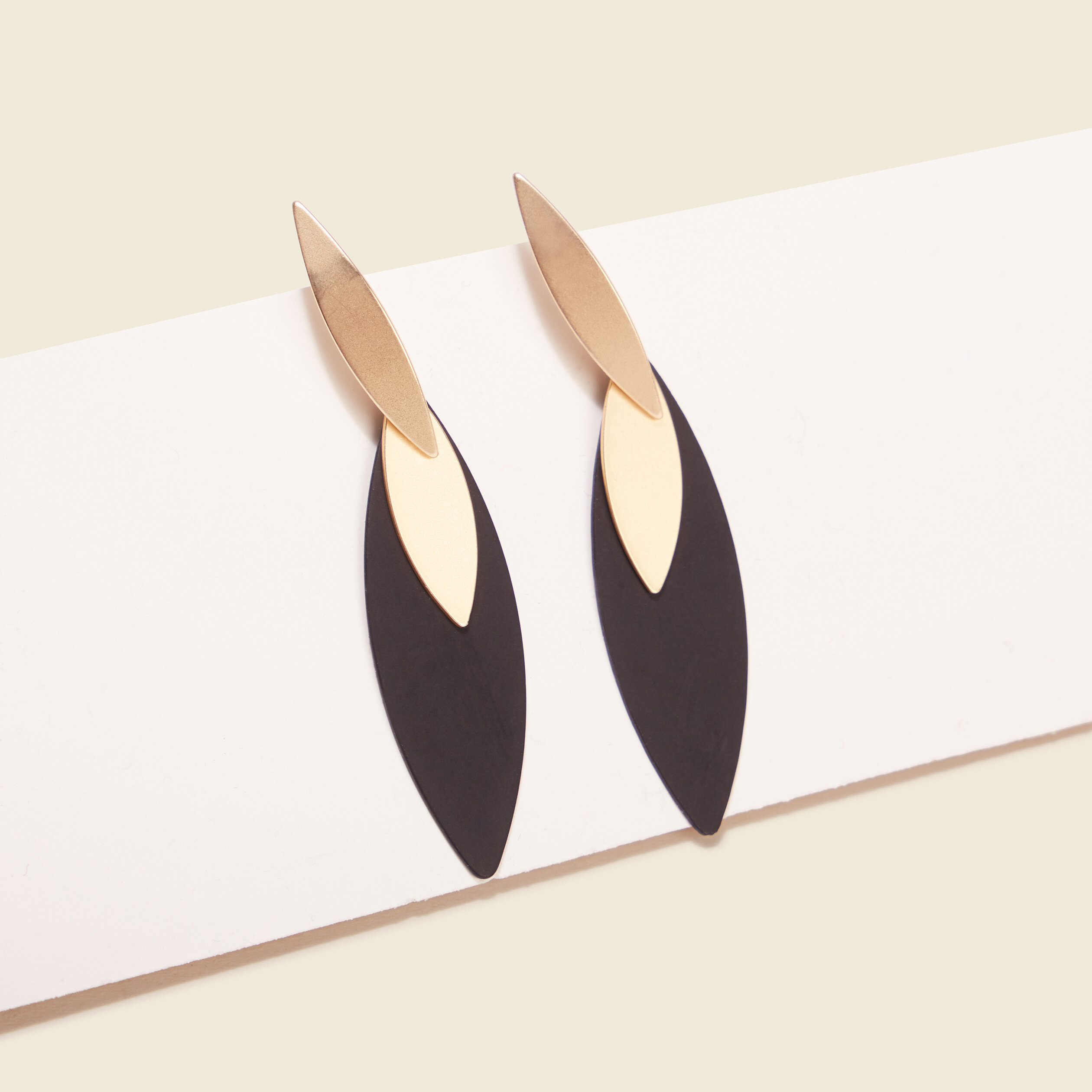 Boucles d'oreilles pendantes noir femme