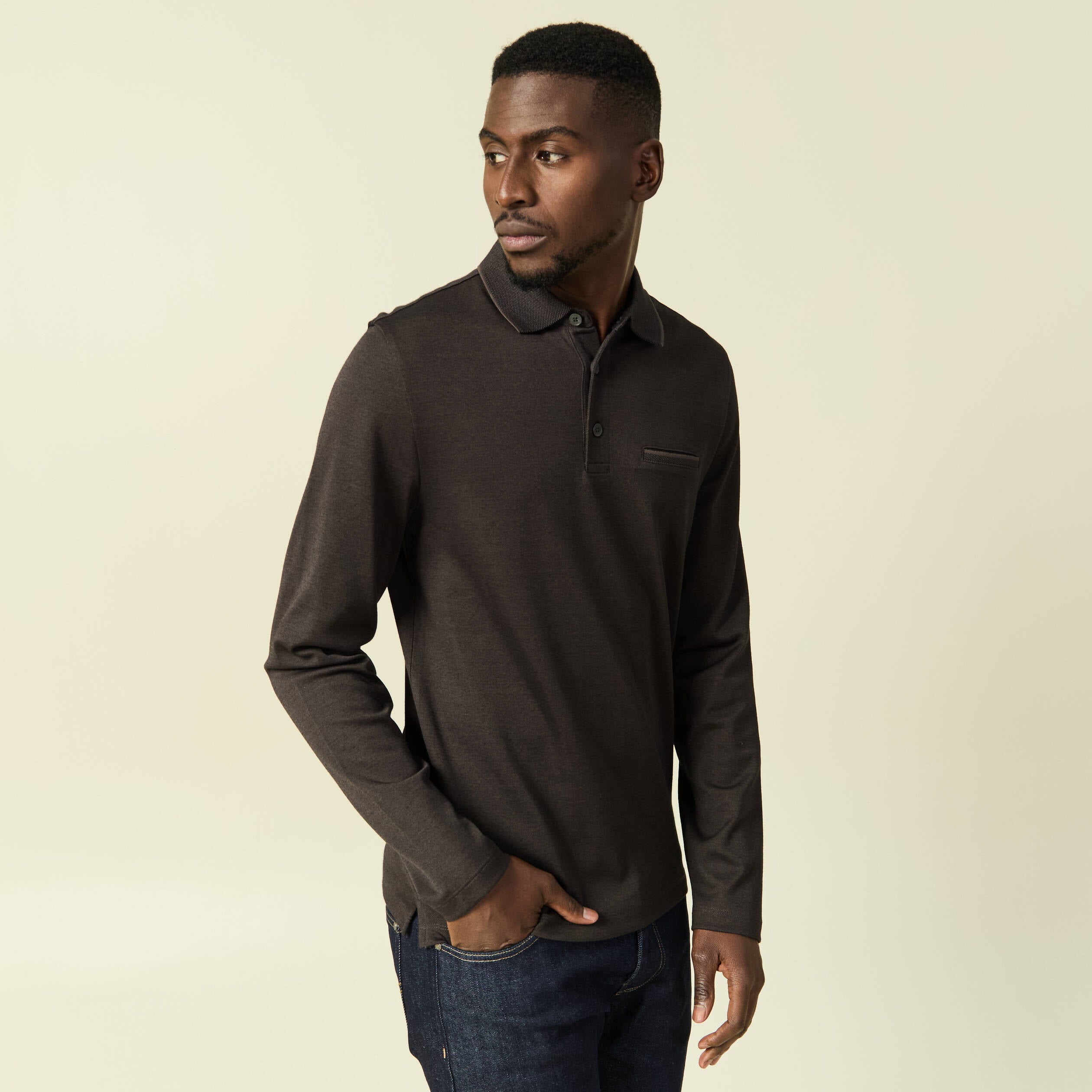 Polo cintr&eacute; manches longues marron fonc&eacute; homme