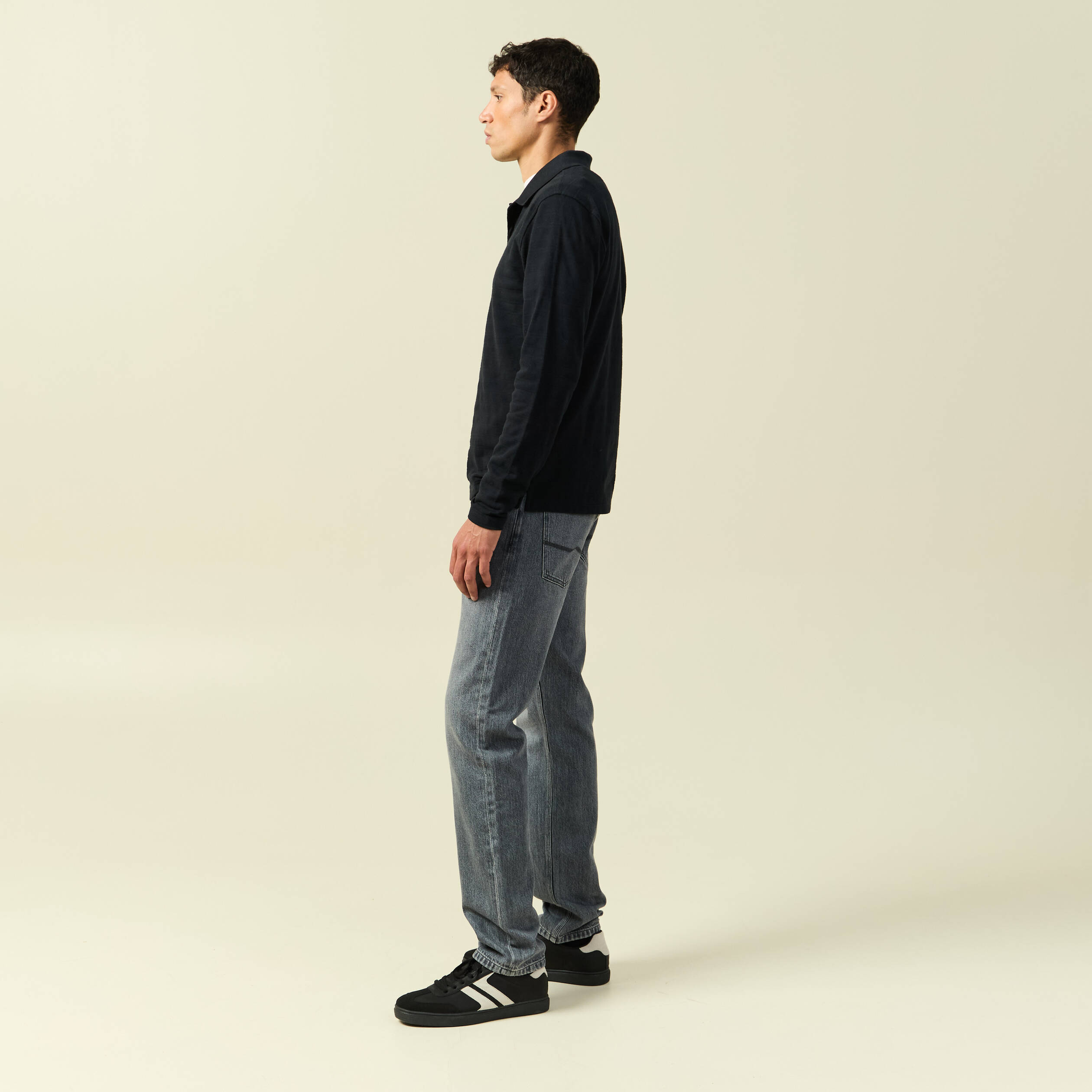 Polo cintr&eacute; manches longues en coton noir homme
