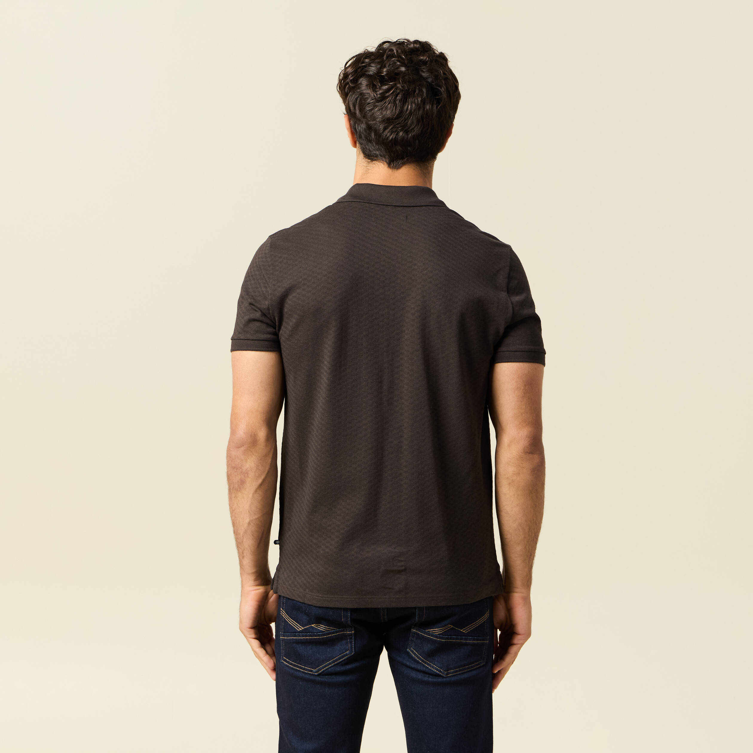 Polo cintr&eacute; en coton manches courtes gris fonc&eacute; homme