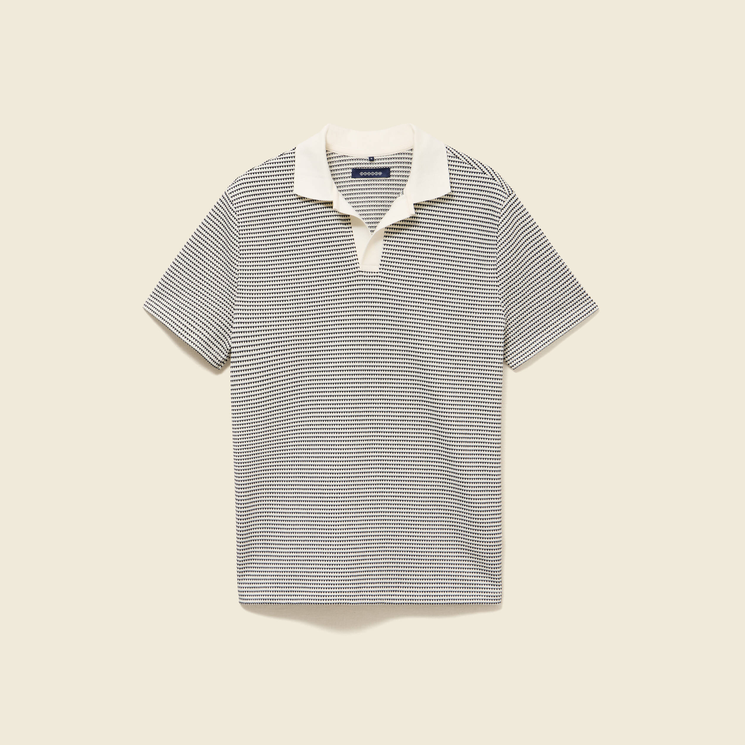 Polo cintr&eacute; manches courtes col cubain ecru homme
