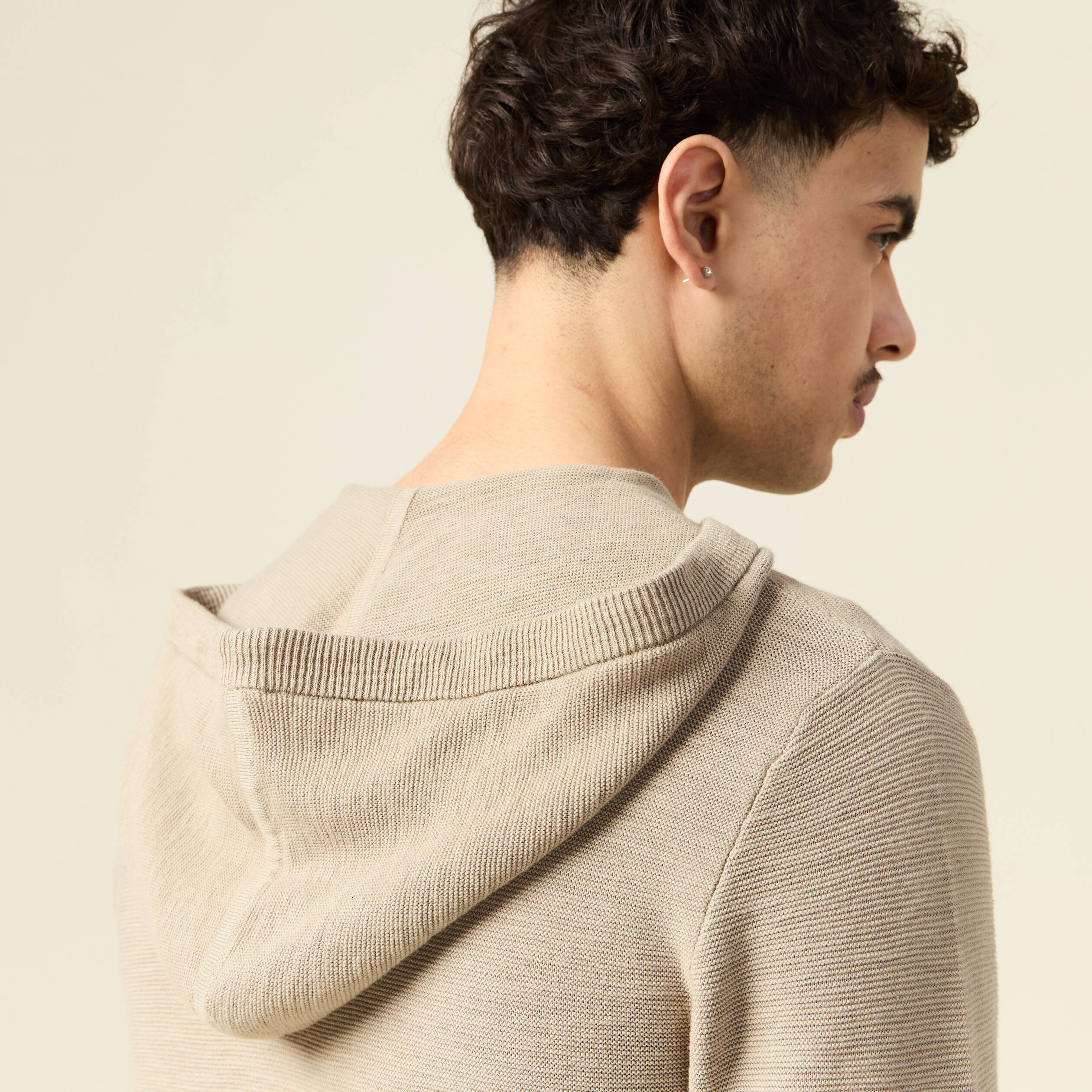 pull a capuche gris homme Pull à capuche gris homme