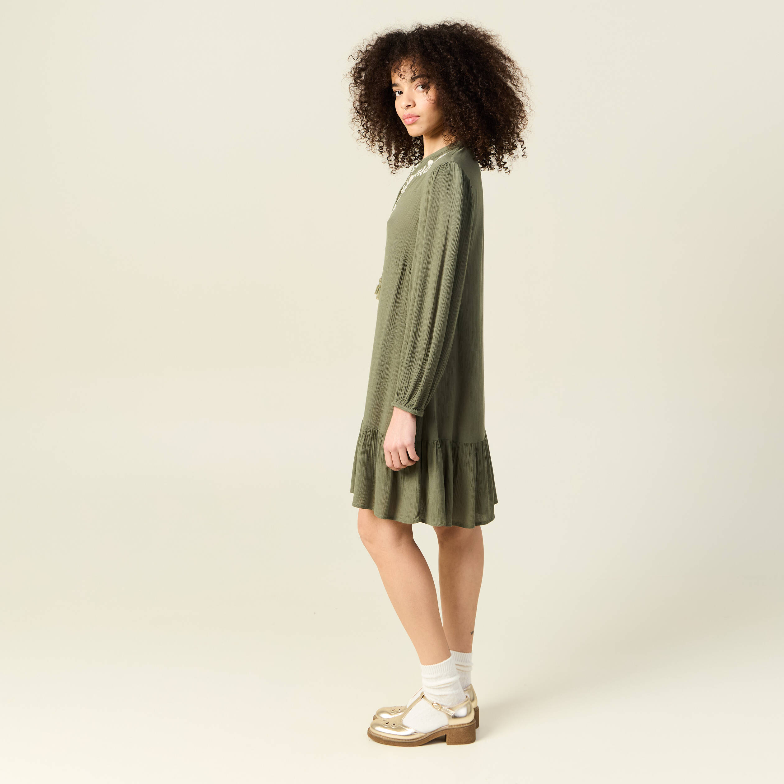 Robe &eacute;vas&eacute;e broderie vert kaki femme