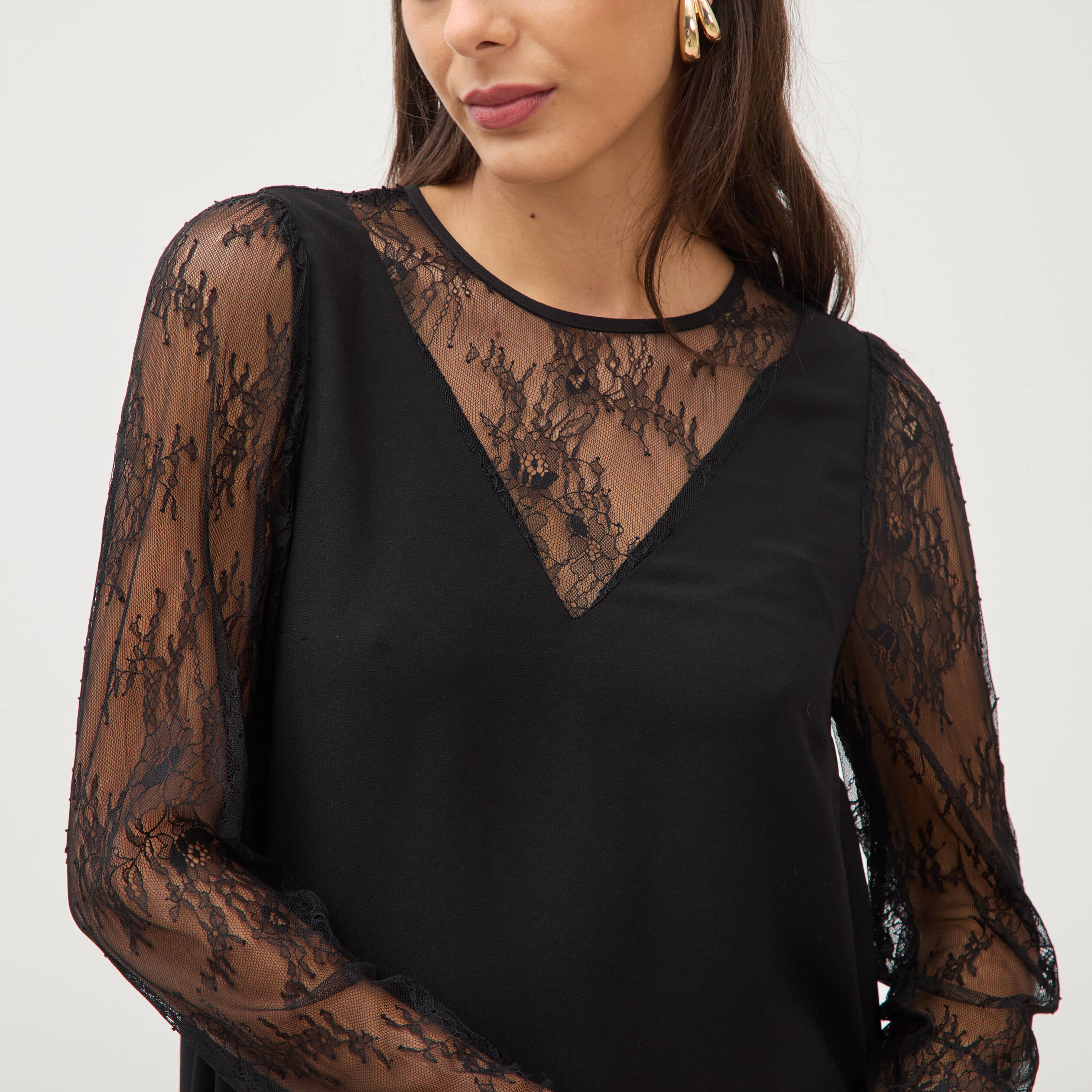 Robe courte &eacute;vas&eacute;e manches longues noir femme